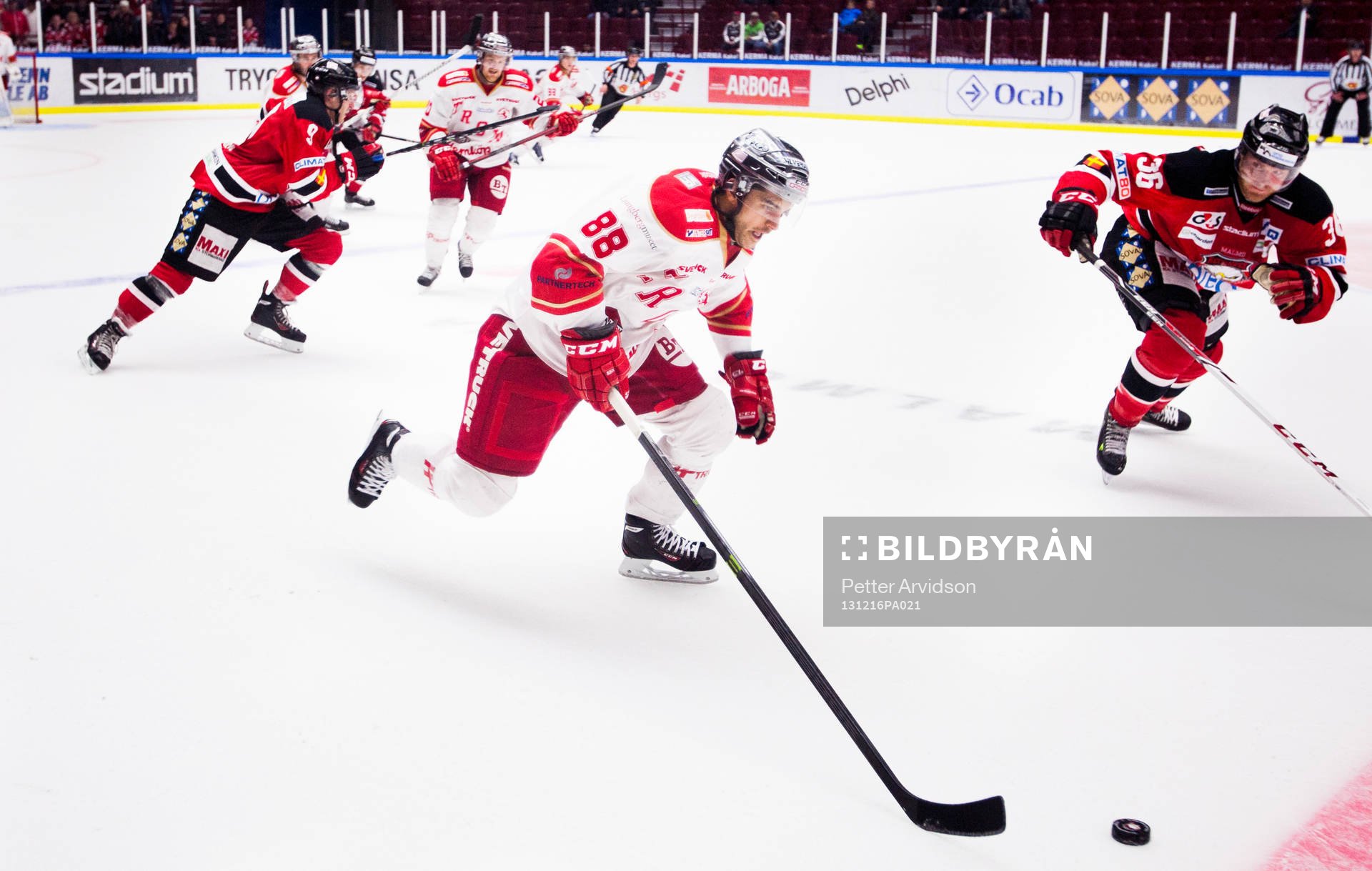 Troja Ljungbys Vincent Rocco driver upp pucken