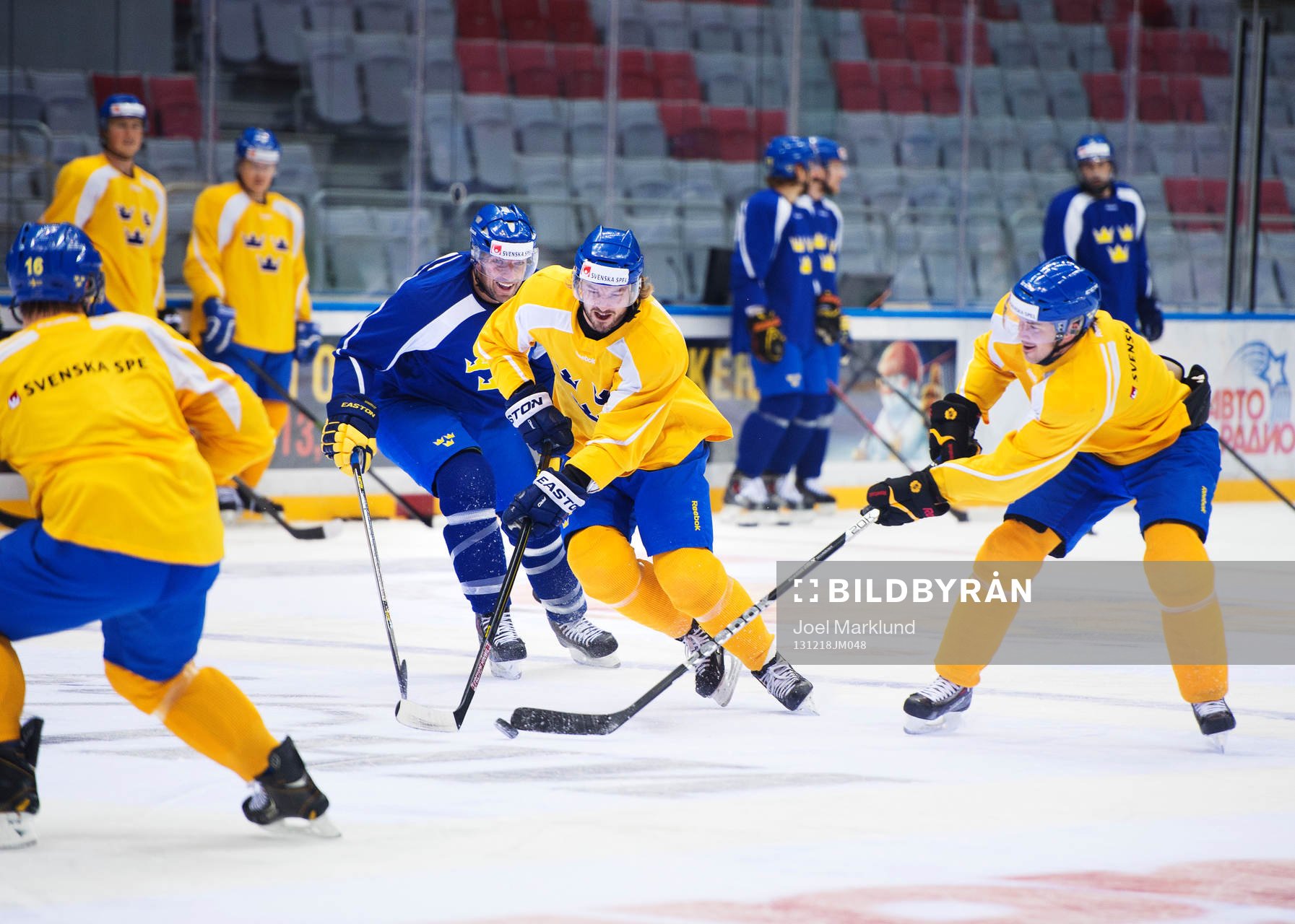 Joel Lundqvist, Niklas Persson och Jimmie Ericsson kämpar