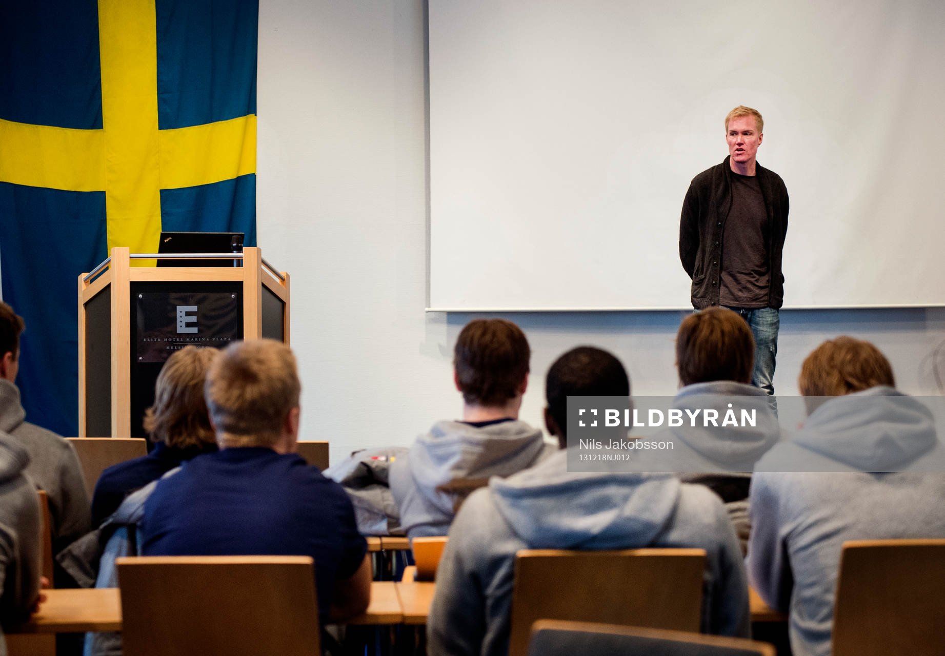 Kenny Jönsson kommer och pratar med Sveriges JVM-lag