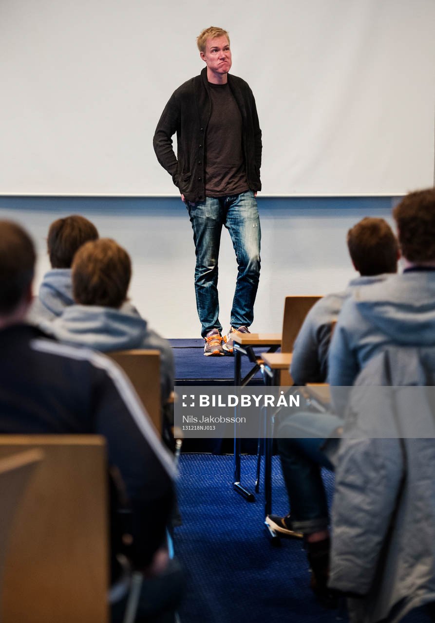 Kenny Jönsson kommer och pratar med Sveriges JVM-lag