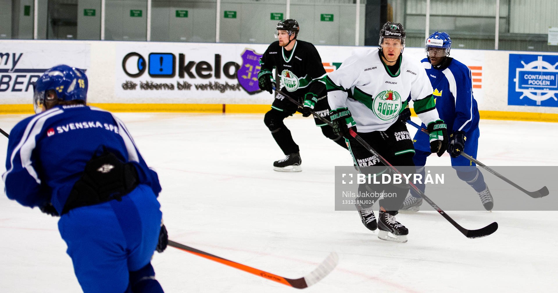 Rögles Mattias Tjärnqvist och Sveriges Edwin Hedberg när