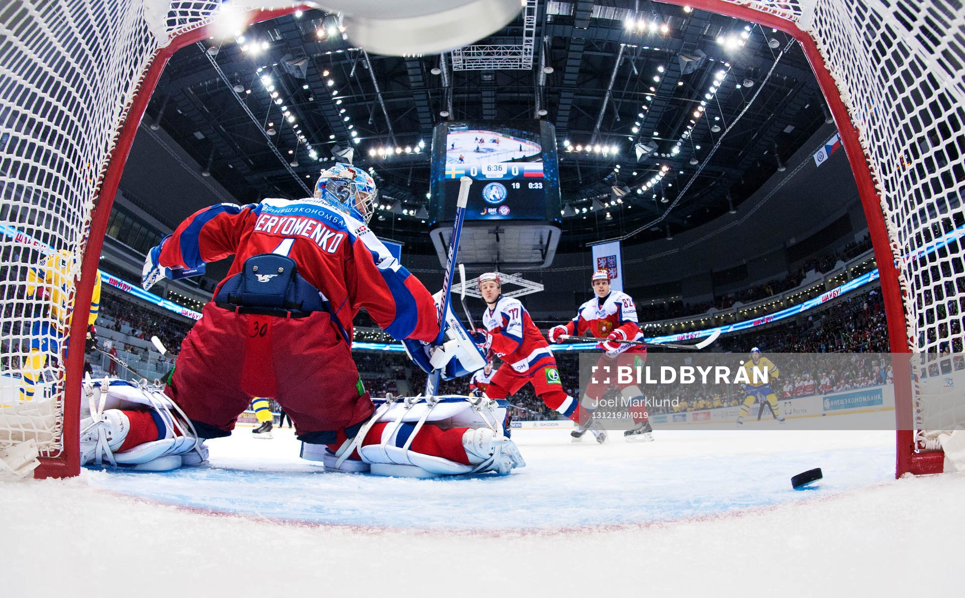 Rysslands målvakt Alexander Yeryomenko släpper in 1-0