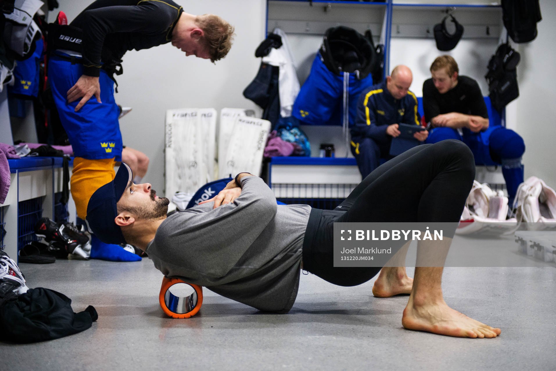 Daniel Rahimi tränar i Sveriges omklädningsrum