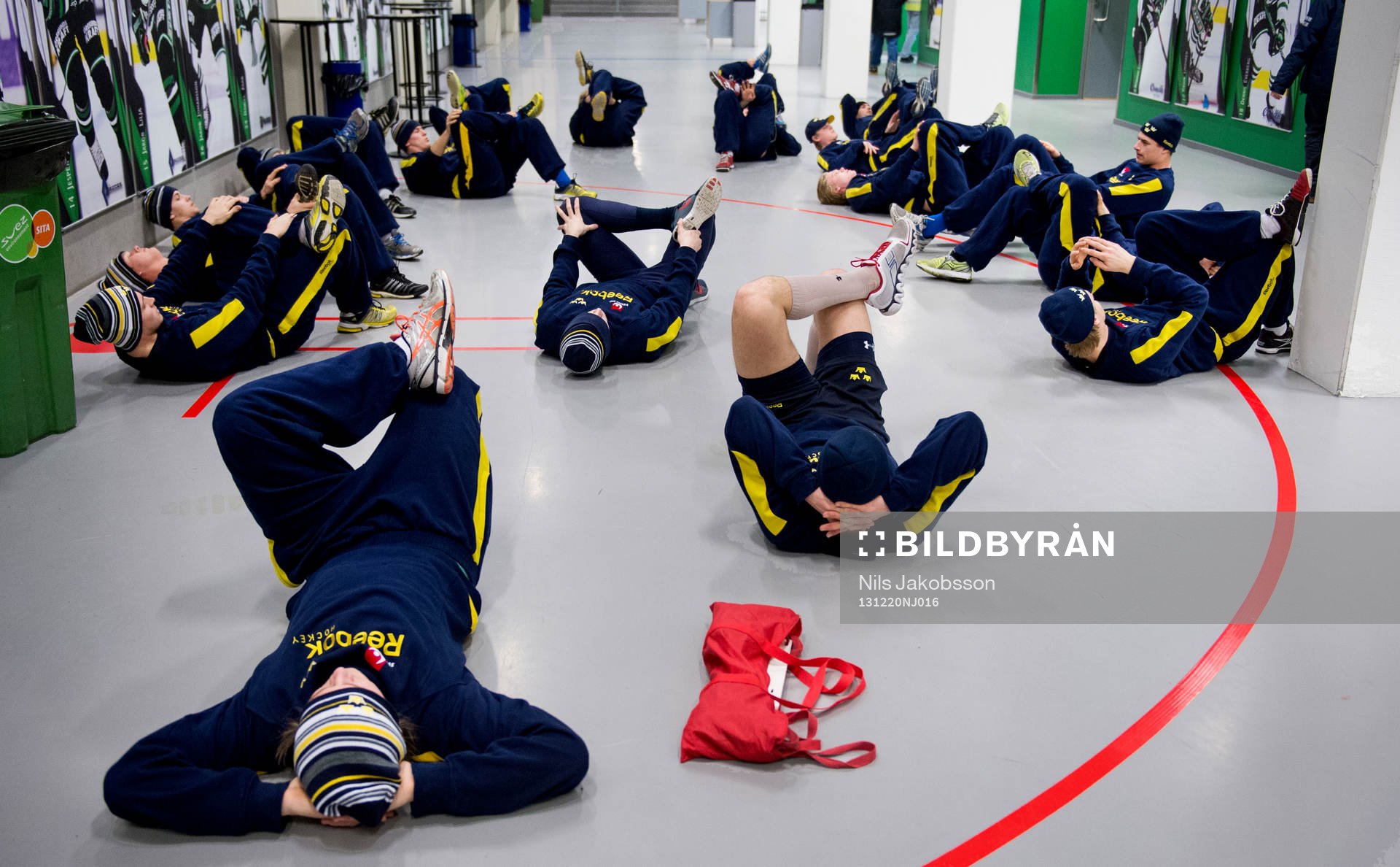 Sverige värmer upp innan träningsmatchen