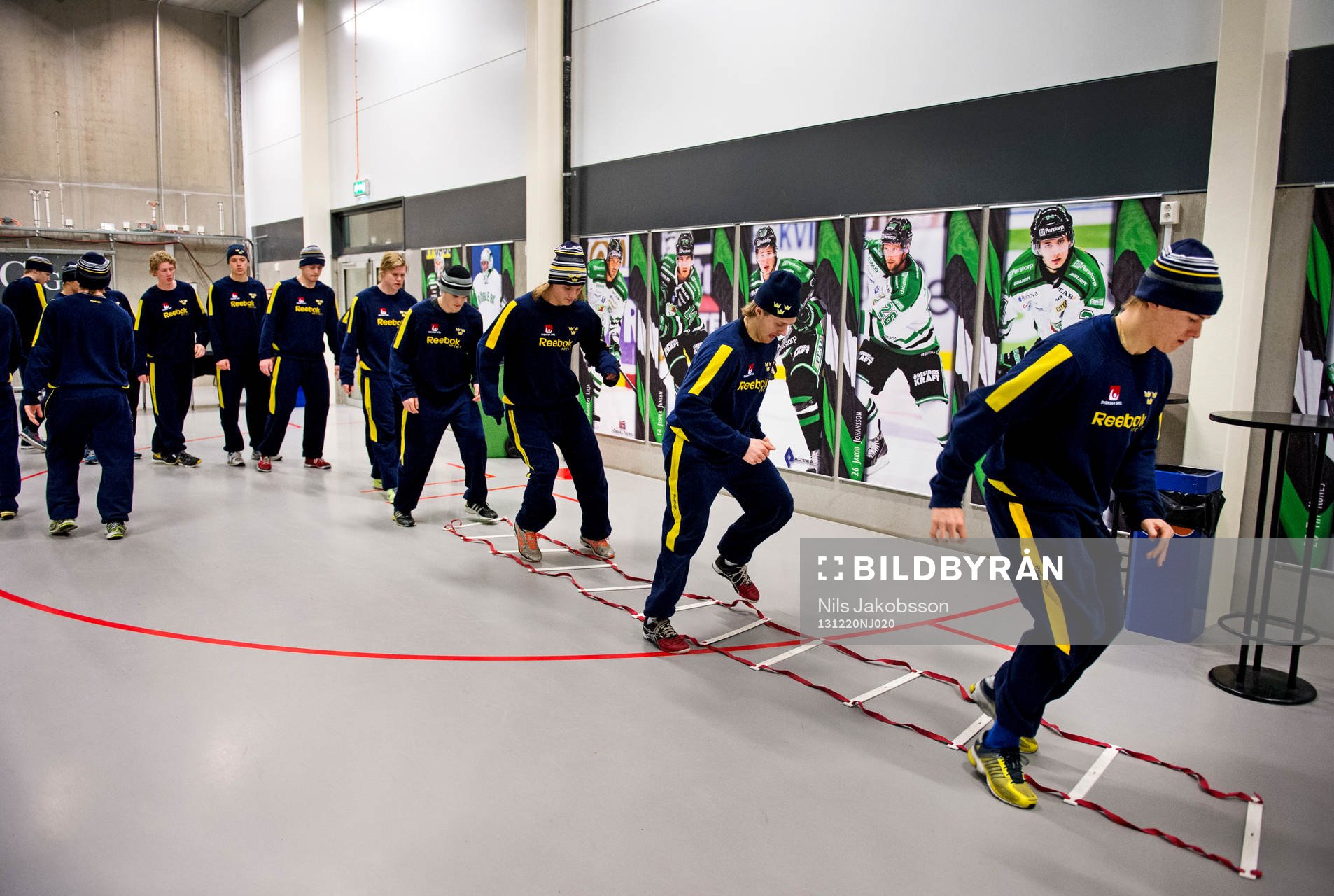 Sverige värmer upp innan träningsmatchen