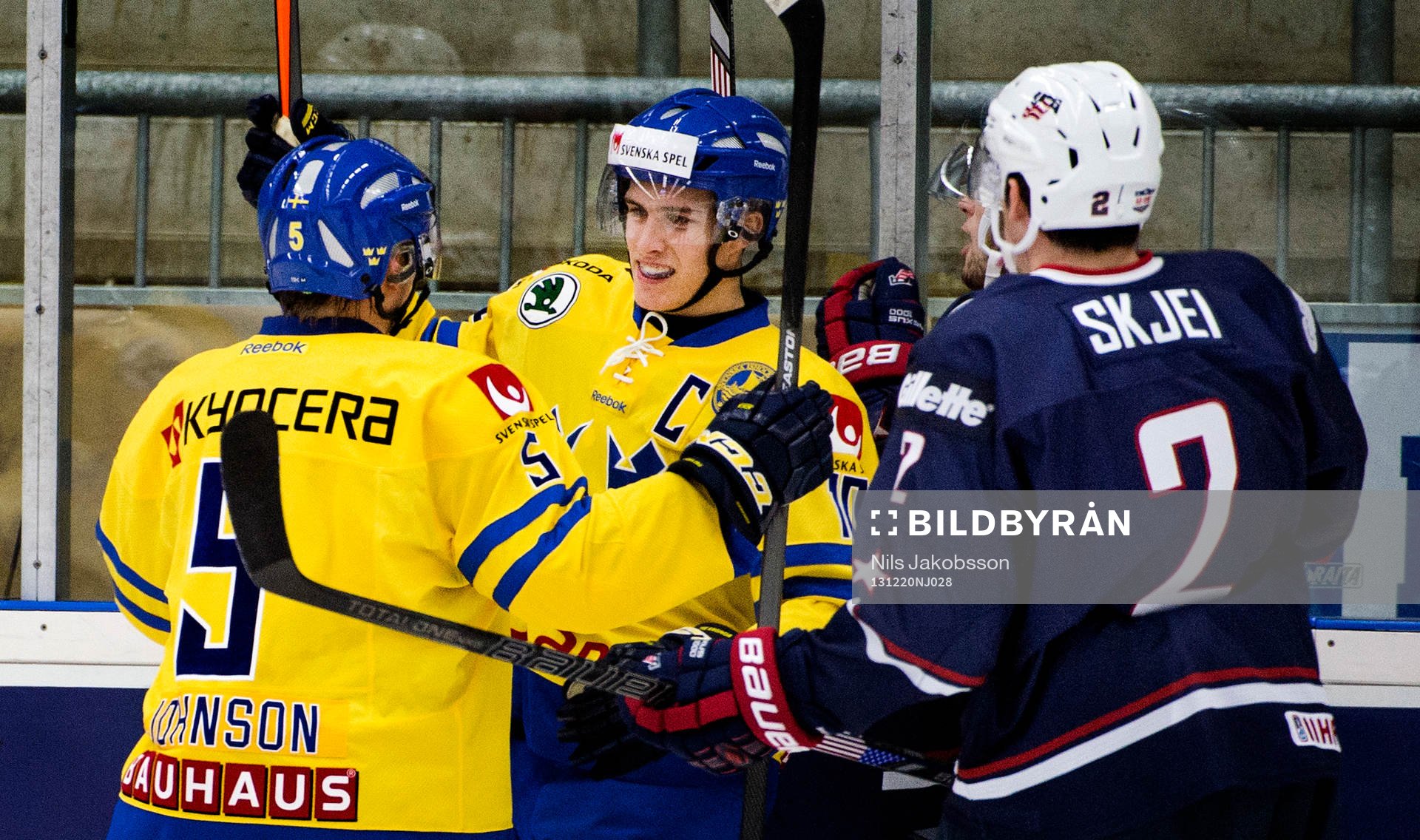 Sveriges Andreas Johnson Alexander Wennberg jublar