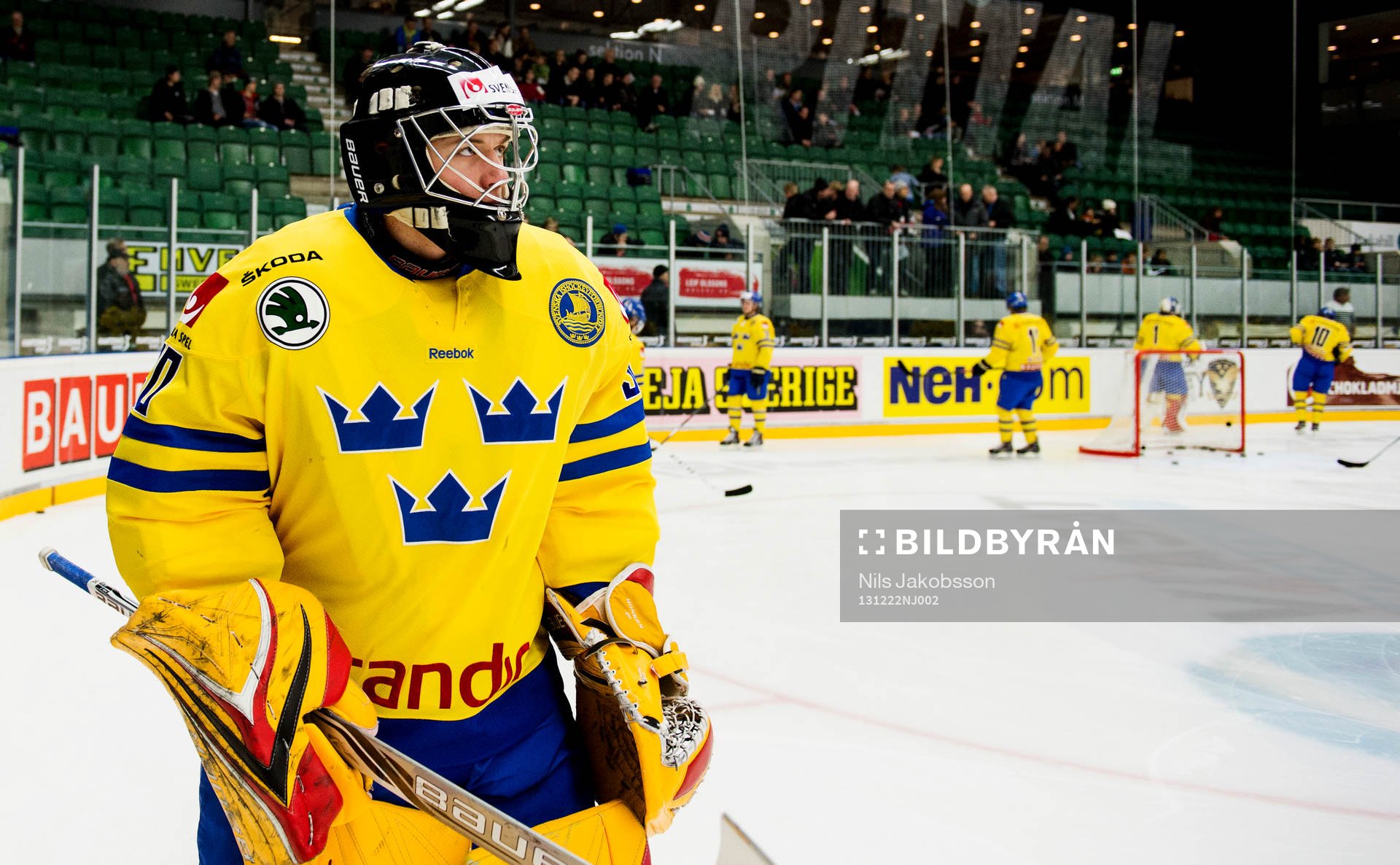 Sveriges målvakt Jonas Johansson innan träningsmatchen