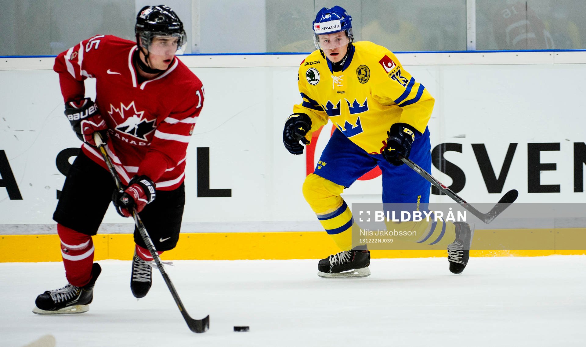 Kanadas Derrick Pouliot och Sveriges Nick Sörensen