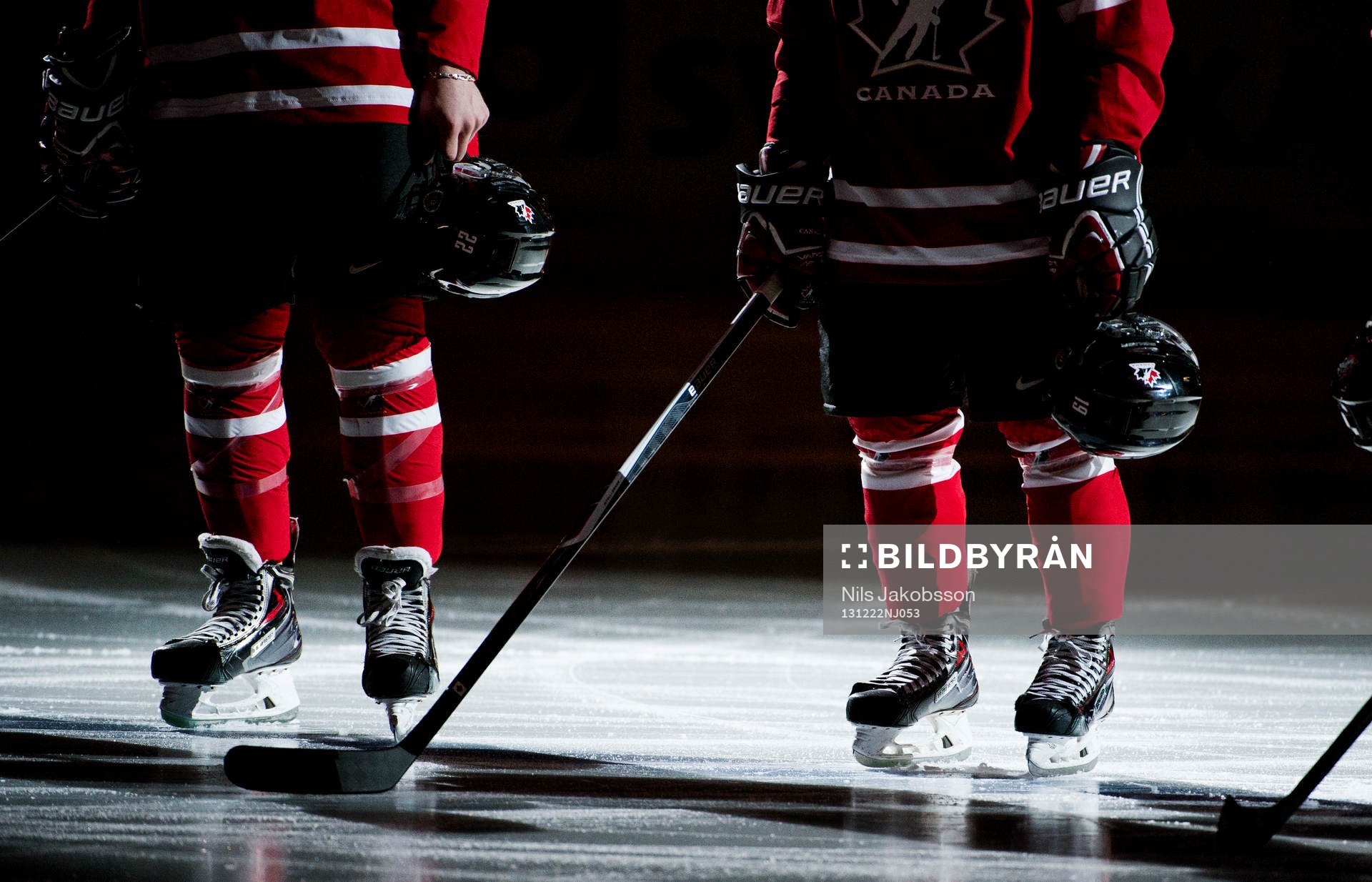 Kanada står uppställda på blålinjen innan
