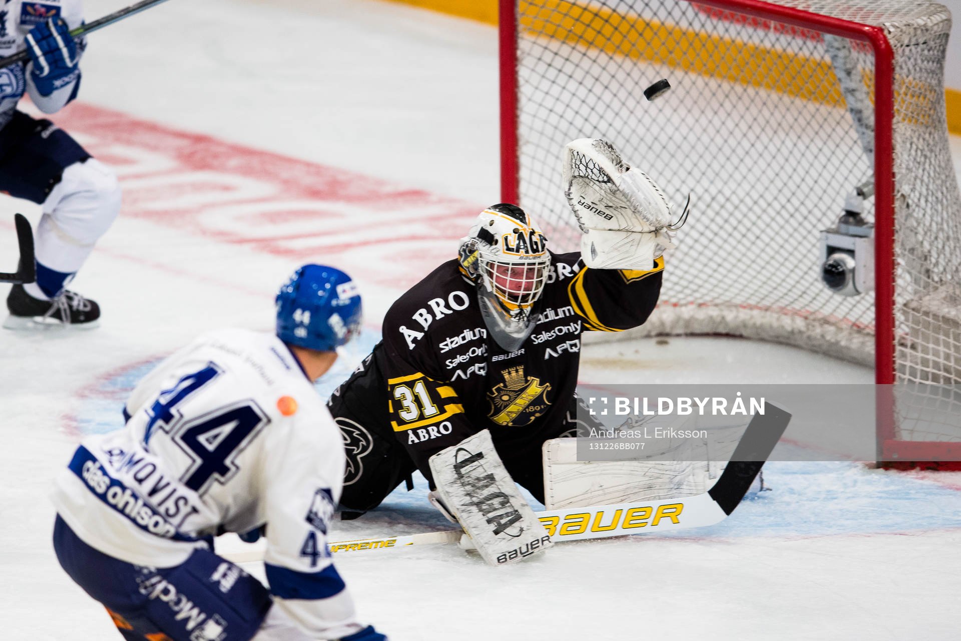s målvakt Daniel Larsson