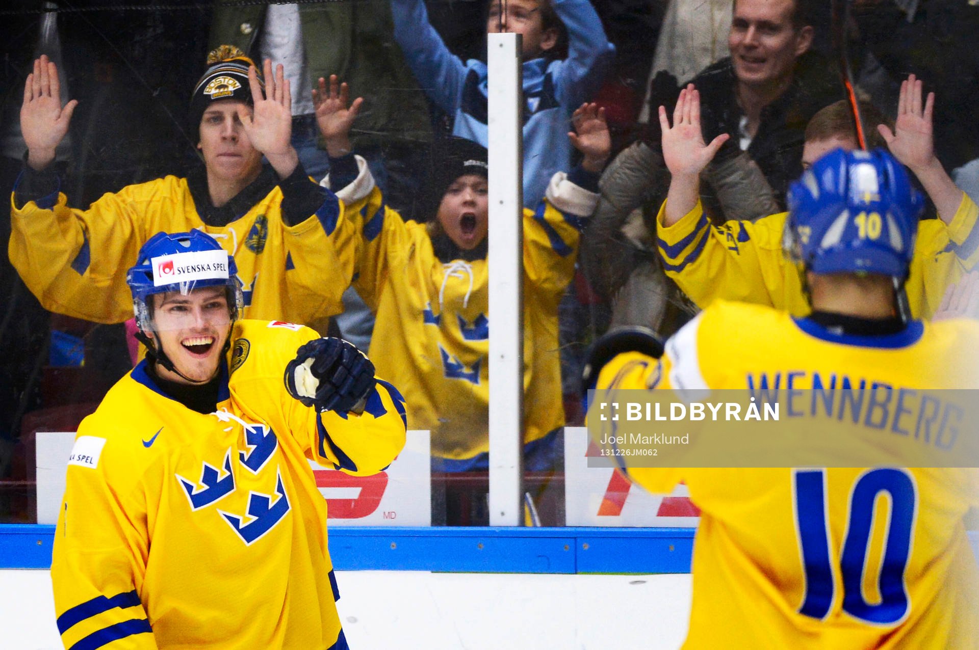 Sveriges Andreas Johnson och Alexander Wennberg jublar