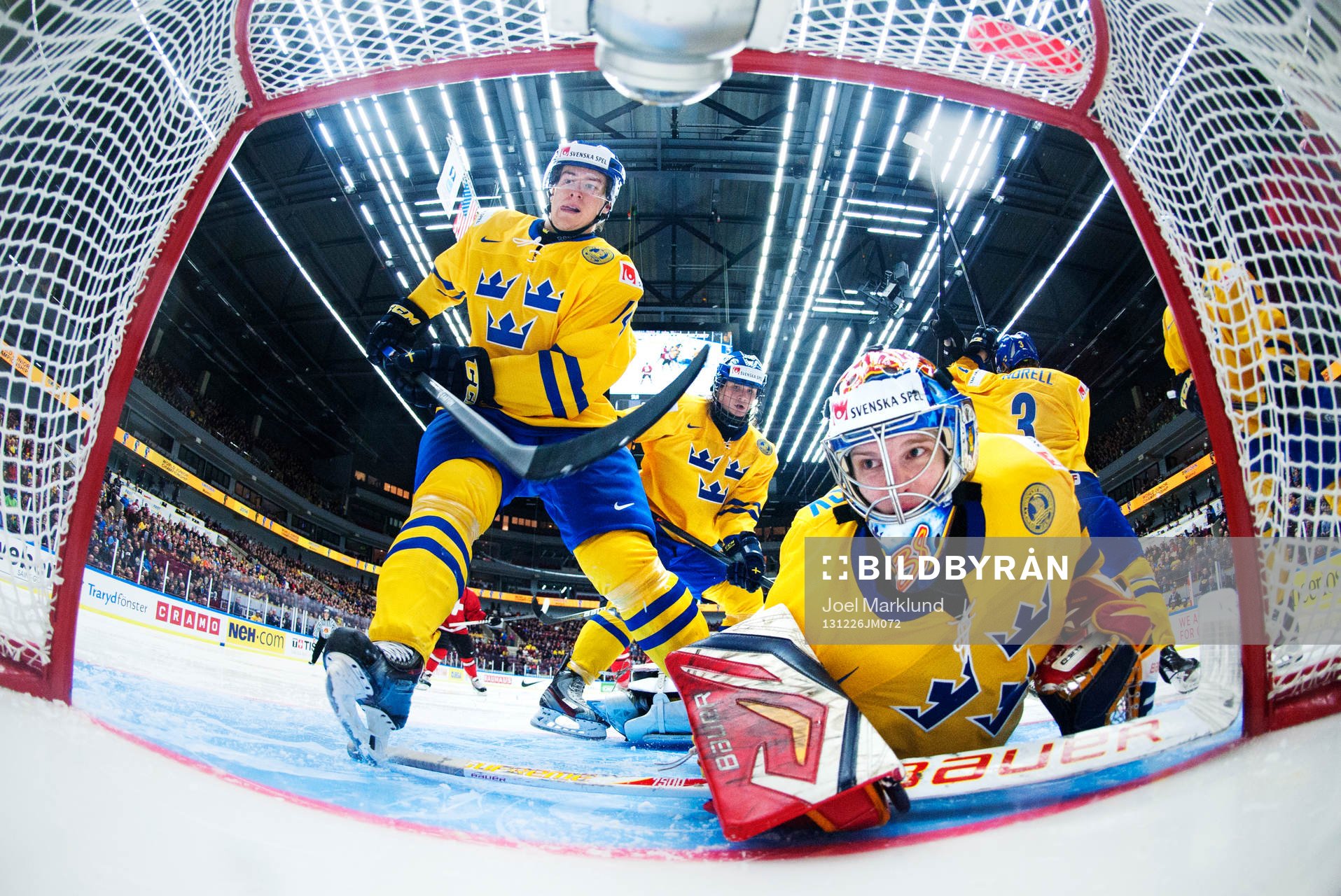 Sveriges Robert Hägg, Anton Karlsson och målvakt Oscar
