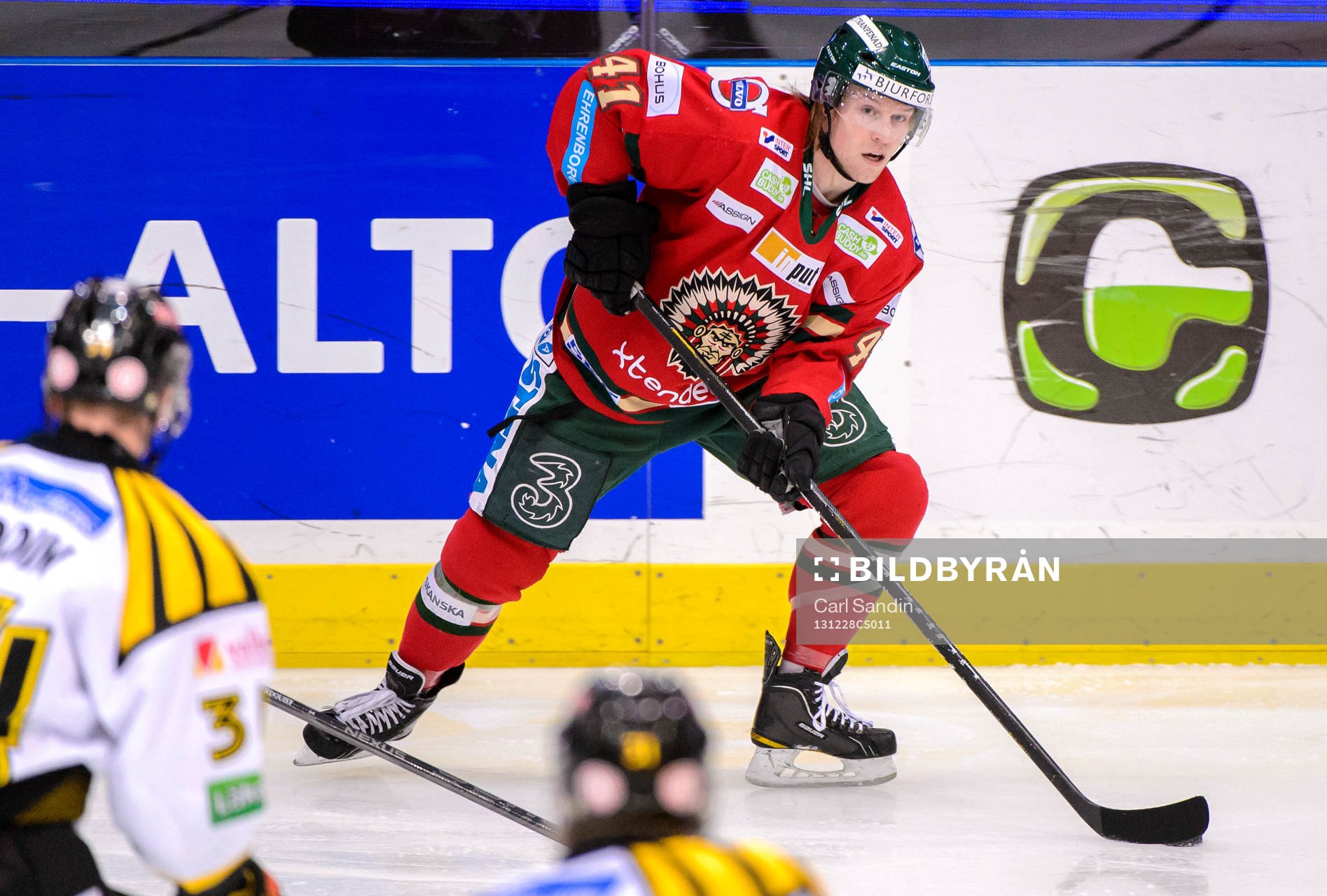 Frölundas Mathis Olimb med pucken