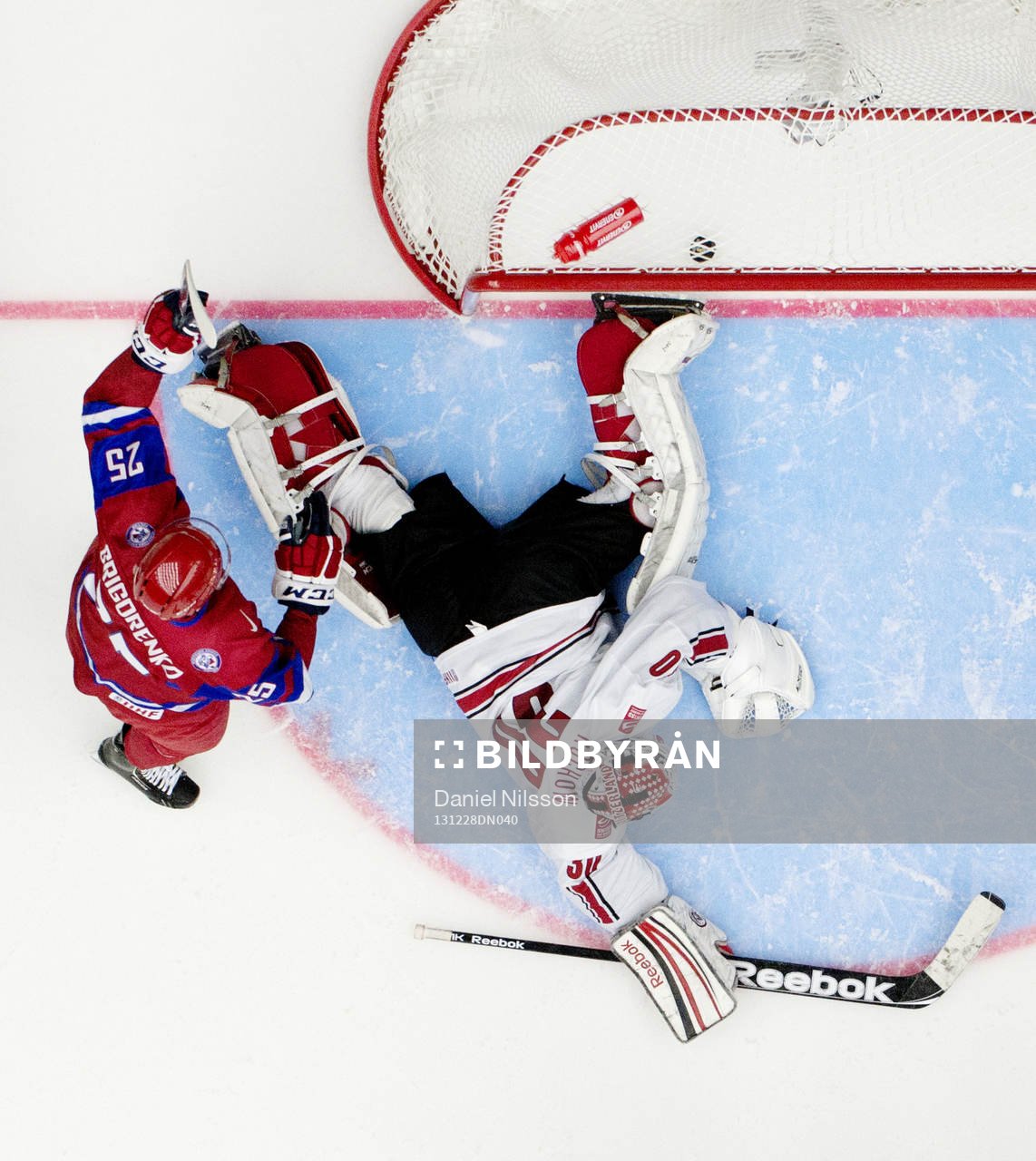 Rysslands Mikahil Grigorenko gör 7-1 bakom Schweiz