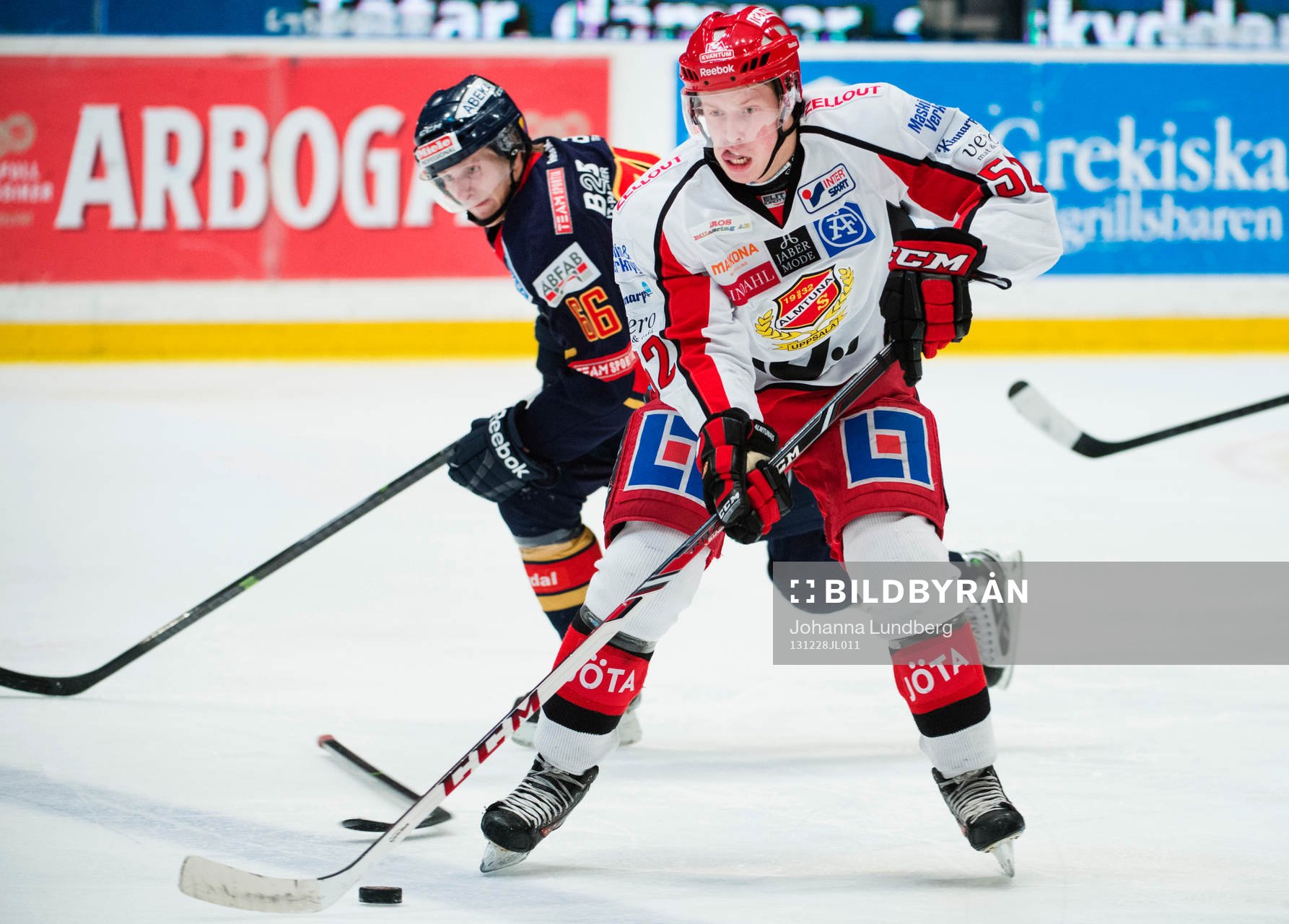 Djurgårdens Marcus Sörensen  och Almtunas Erik De La Rose