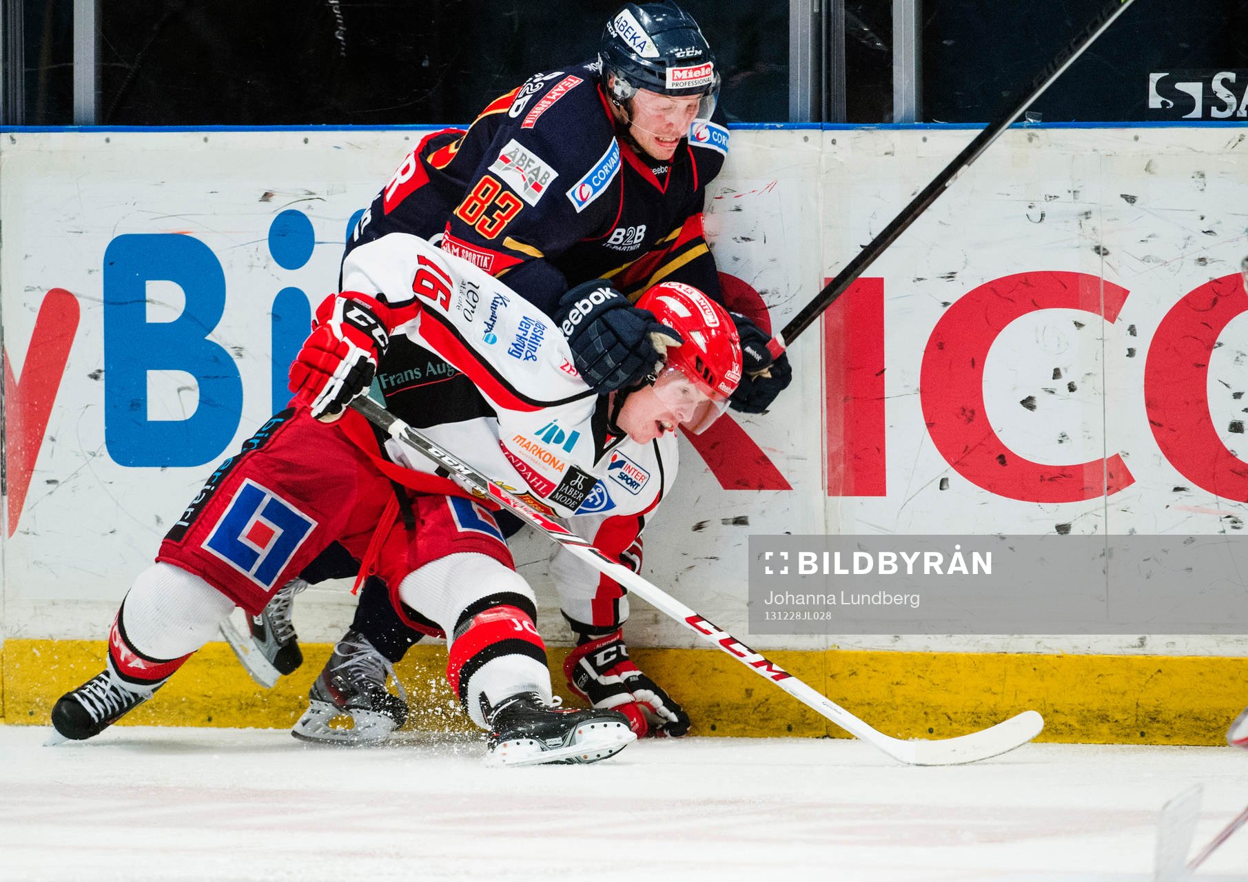 Djurgårdens Dustin Johner  trycker ner Almtunas Linus