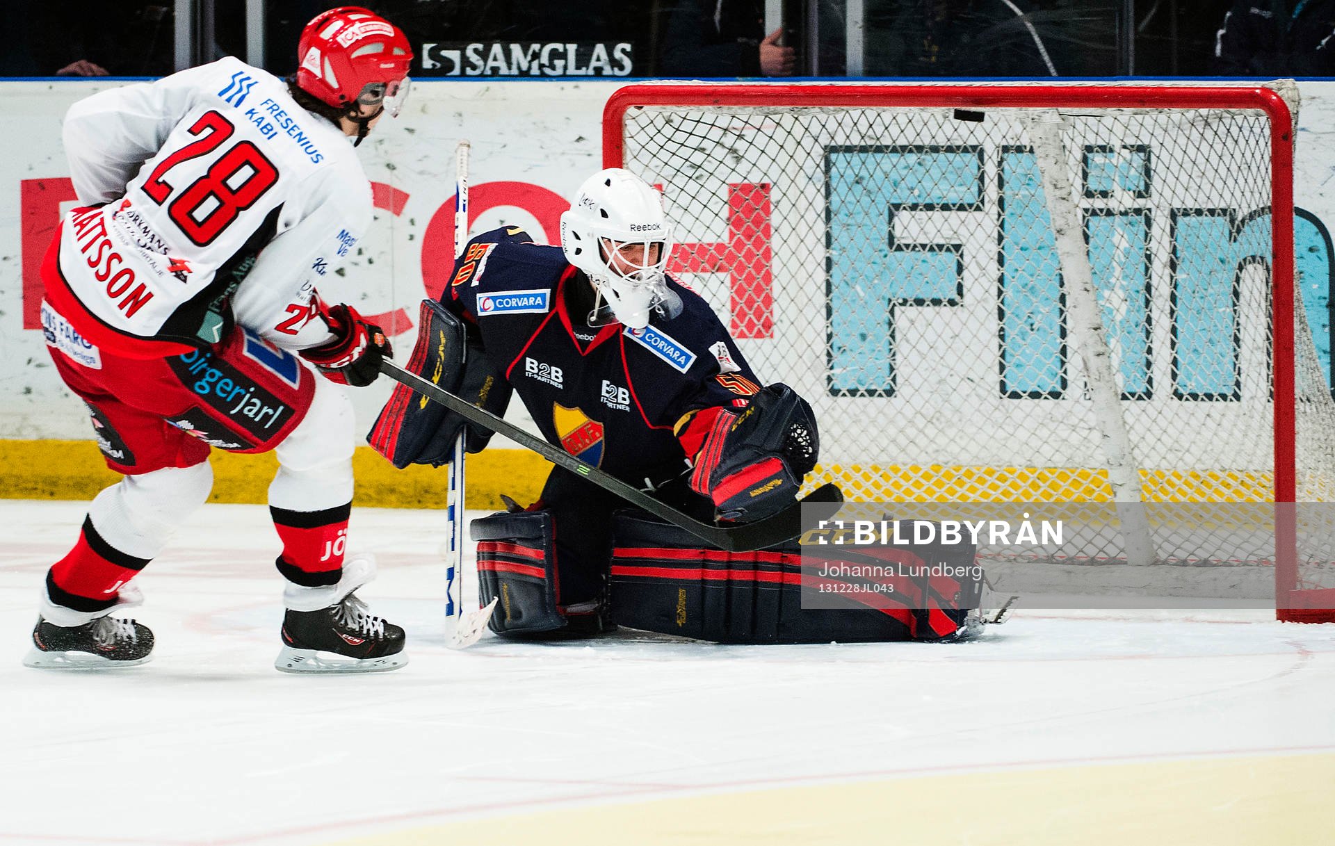 Almtunas Simon Mattsson lägger sin straff på Djurgårdens