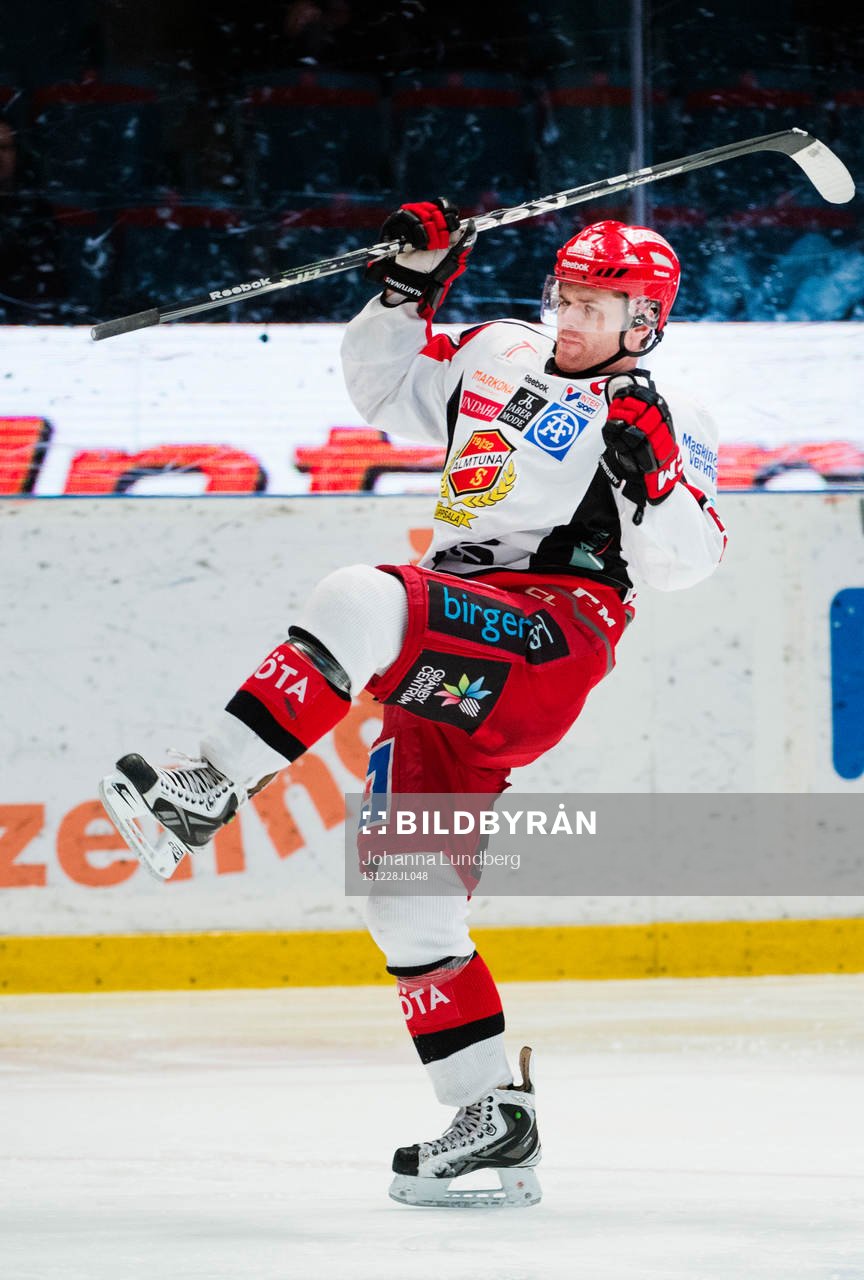 Almtunas Daniel Hermansson  jublar