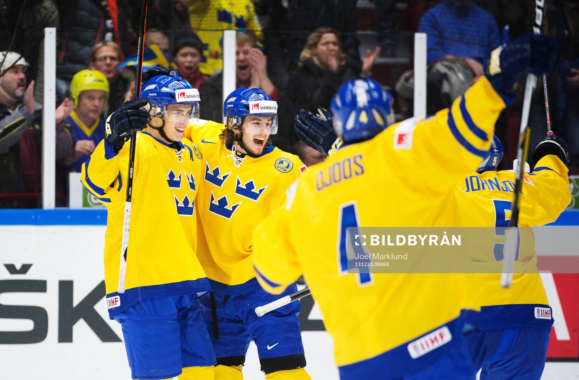Sveriges Alexander Wennberg och Sebastian Collberg jublar