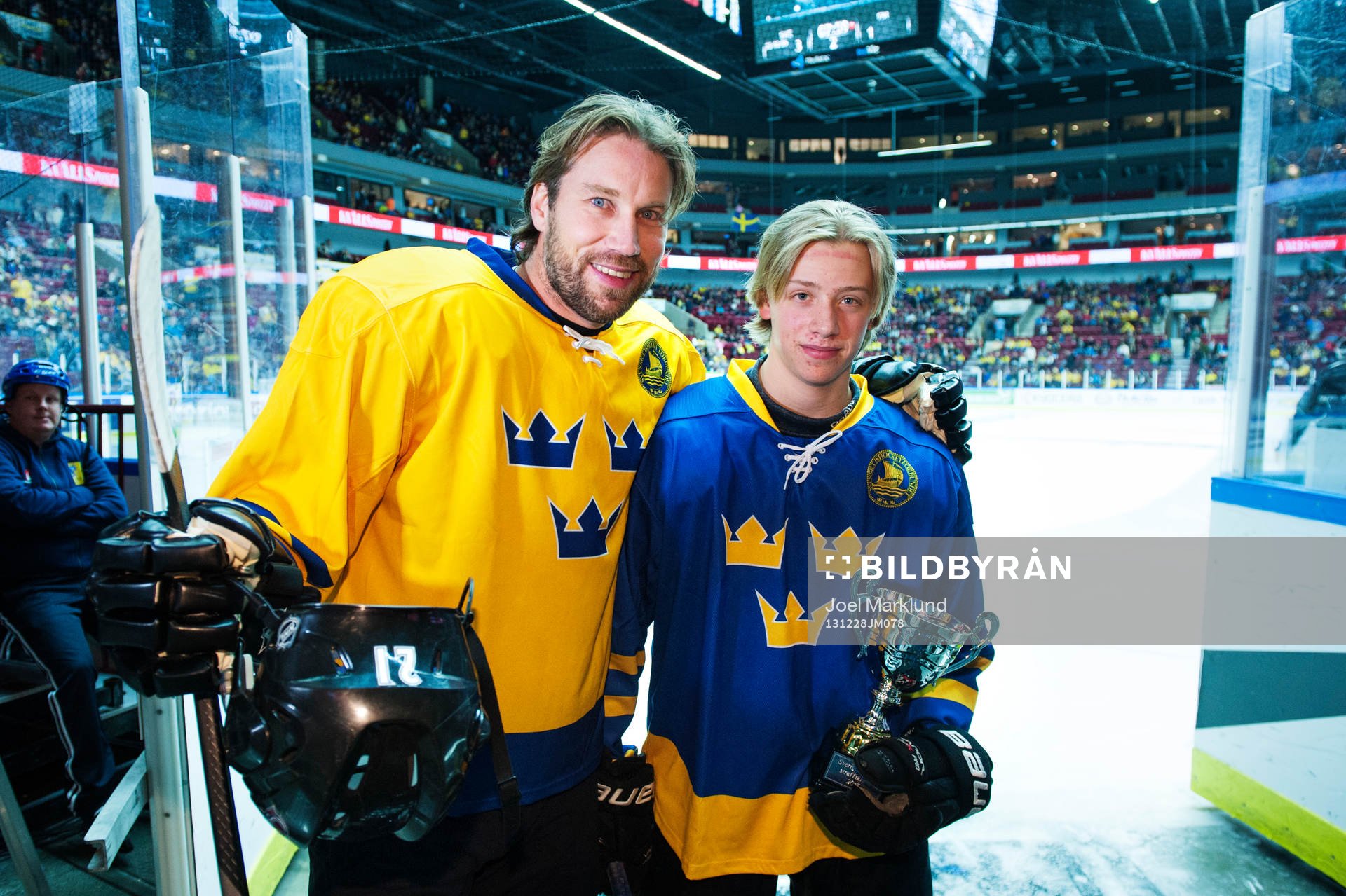 Peter Forsberg och Jesper Bratt (Stockholm) poserar