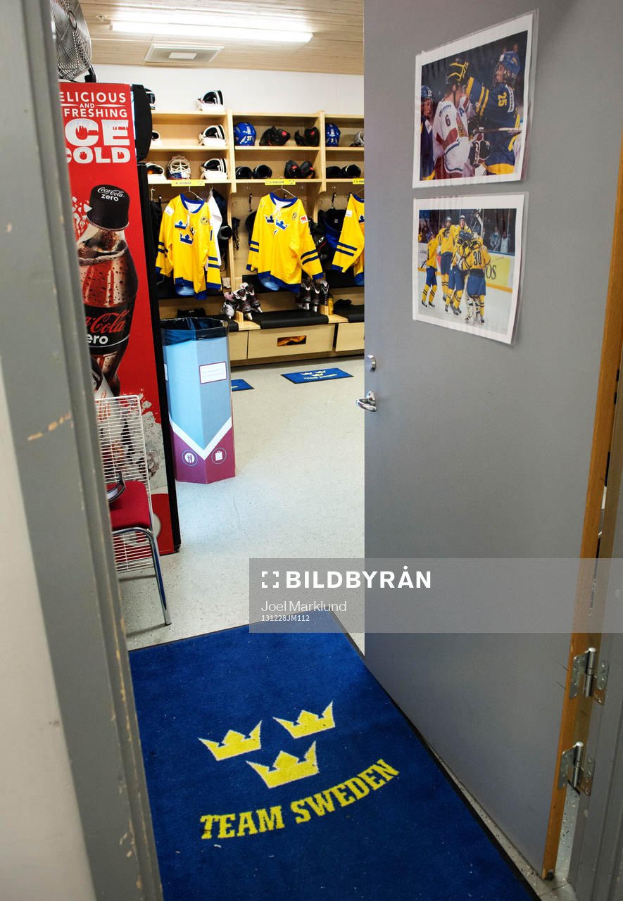 En dörrmatta med texten Team Sweden ligger på marken