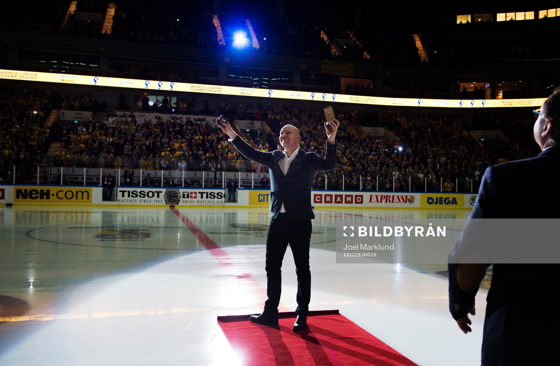 Mats Sundin hyllas av publiken på grund av att han blivit