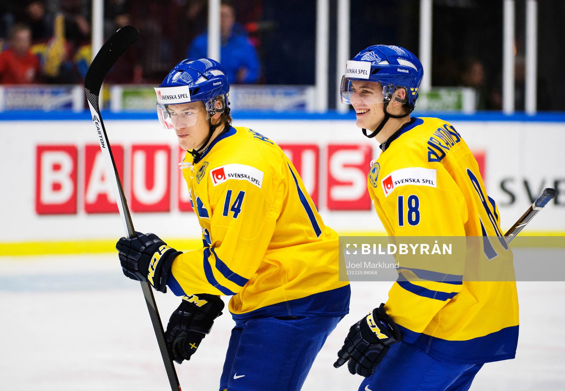 Sveriges Robert Hägg och André Burakovsky jublar