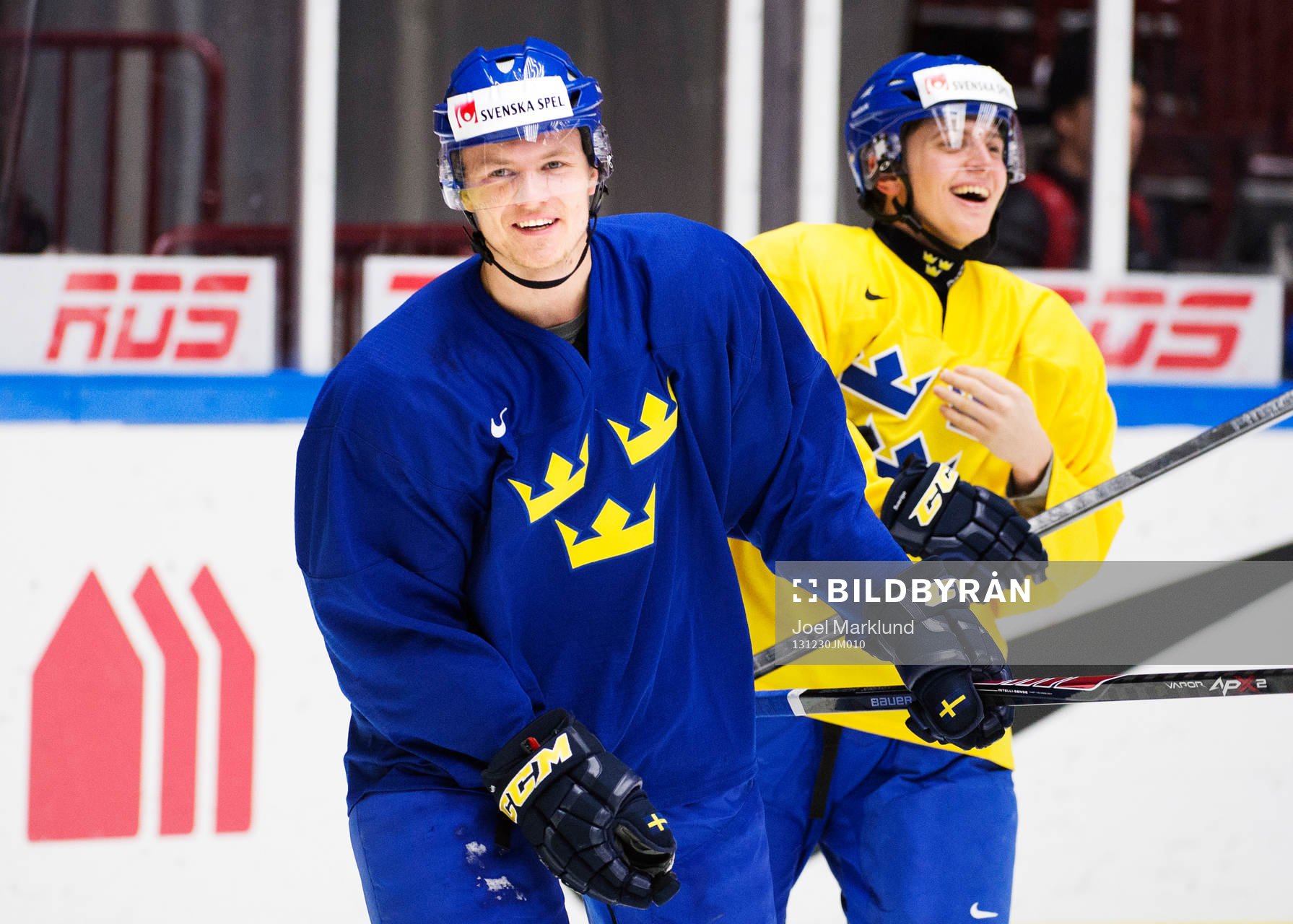 Nick Sörensen och Lukas Bengtsson skrattar på Sveriges