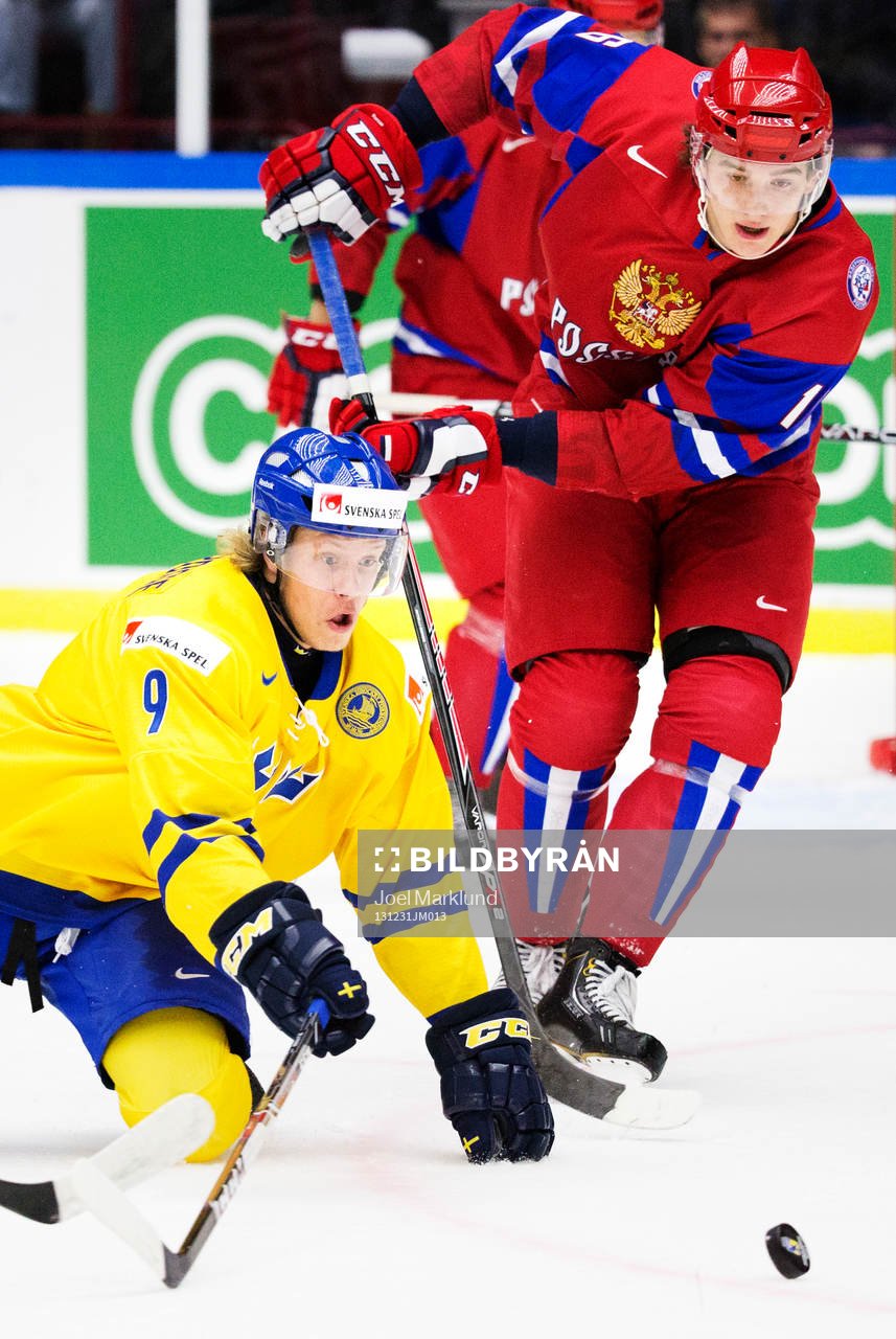 Sveriges Jacob de la Rose i kamp om pucken med Rysslands