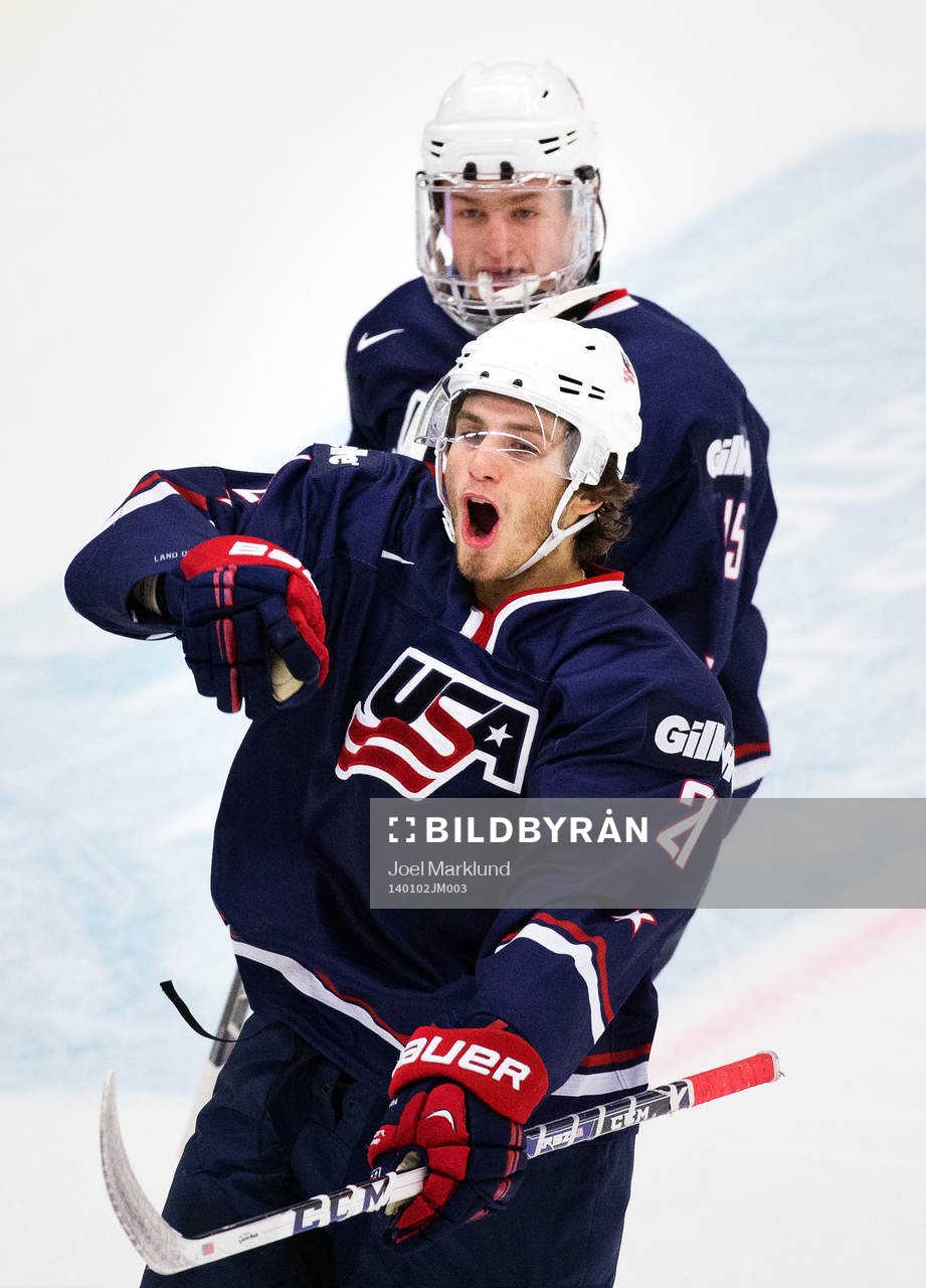 s Ryan Hartman jublar