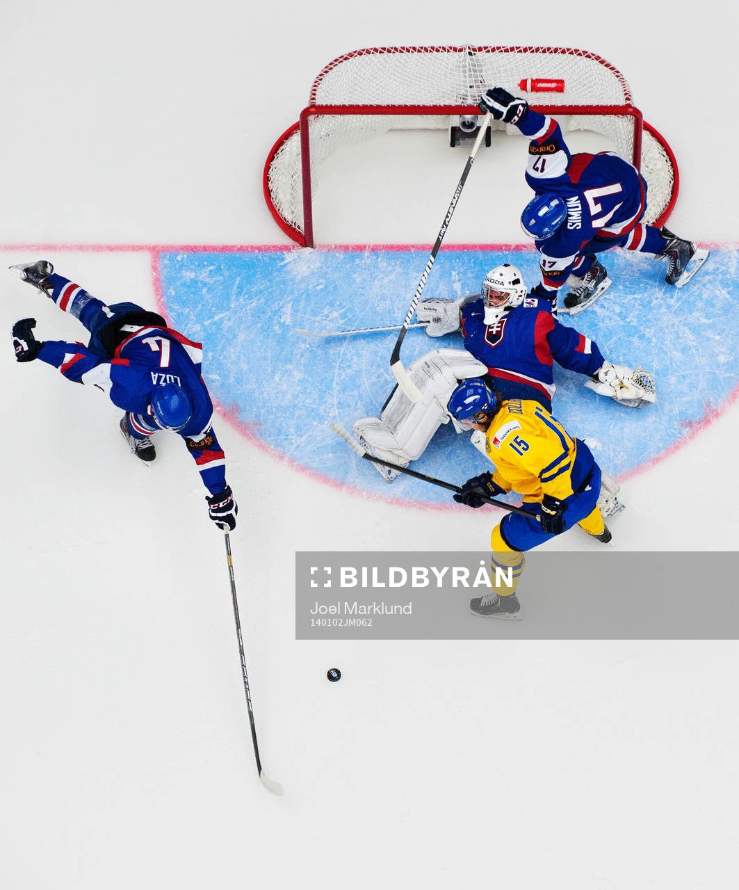 Slovakiens Patrik Luza sträcker sig
