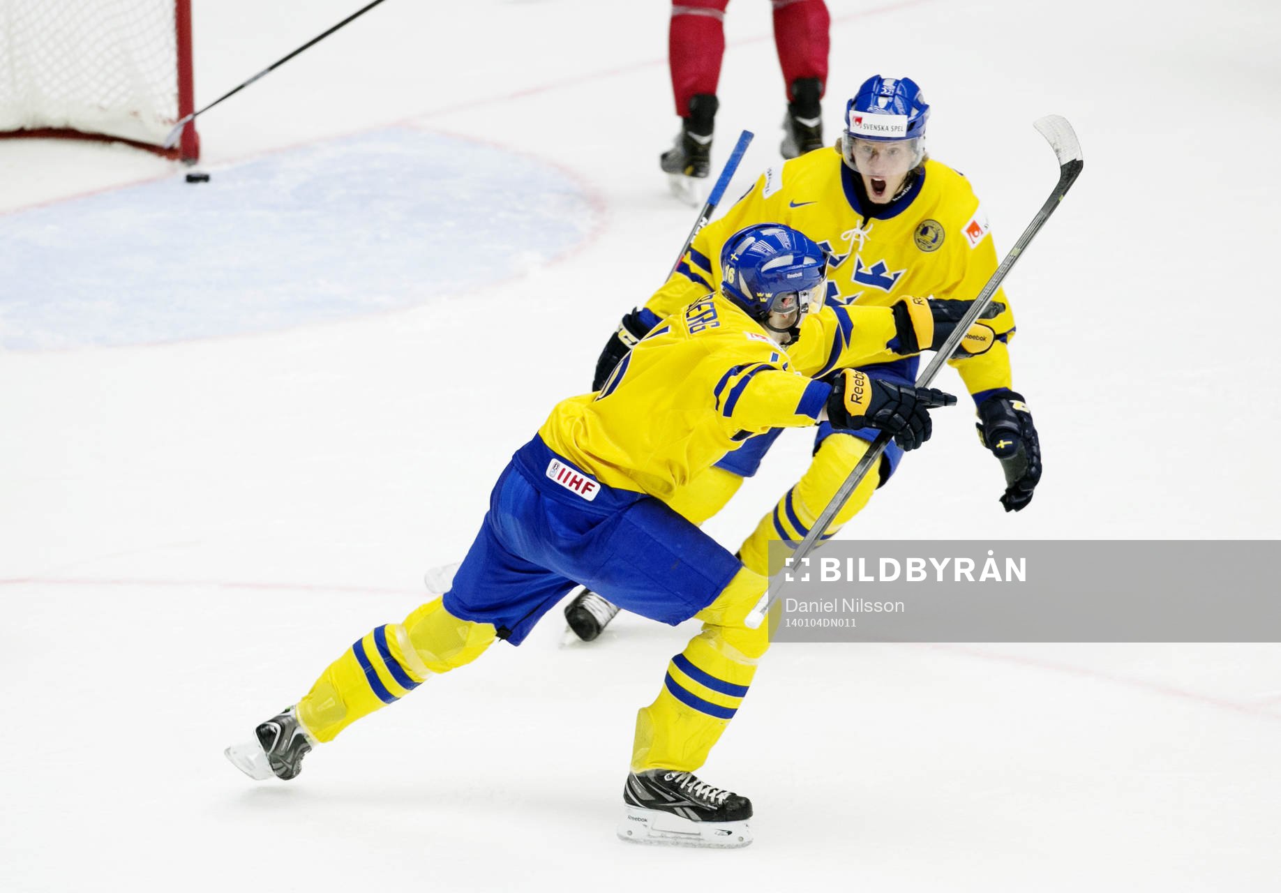 Sveriges Filip Forsberg har gjort 1-0 och jublar med Jacob
