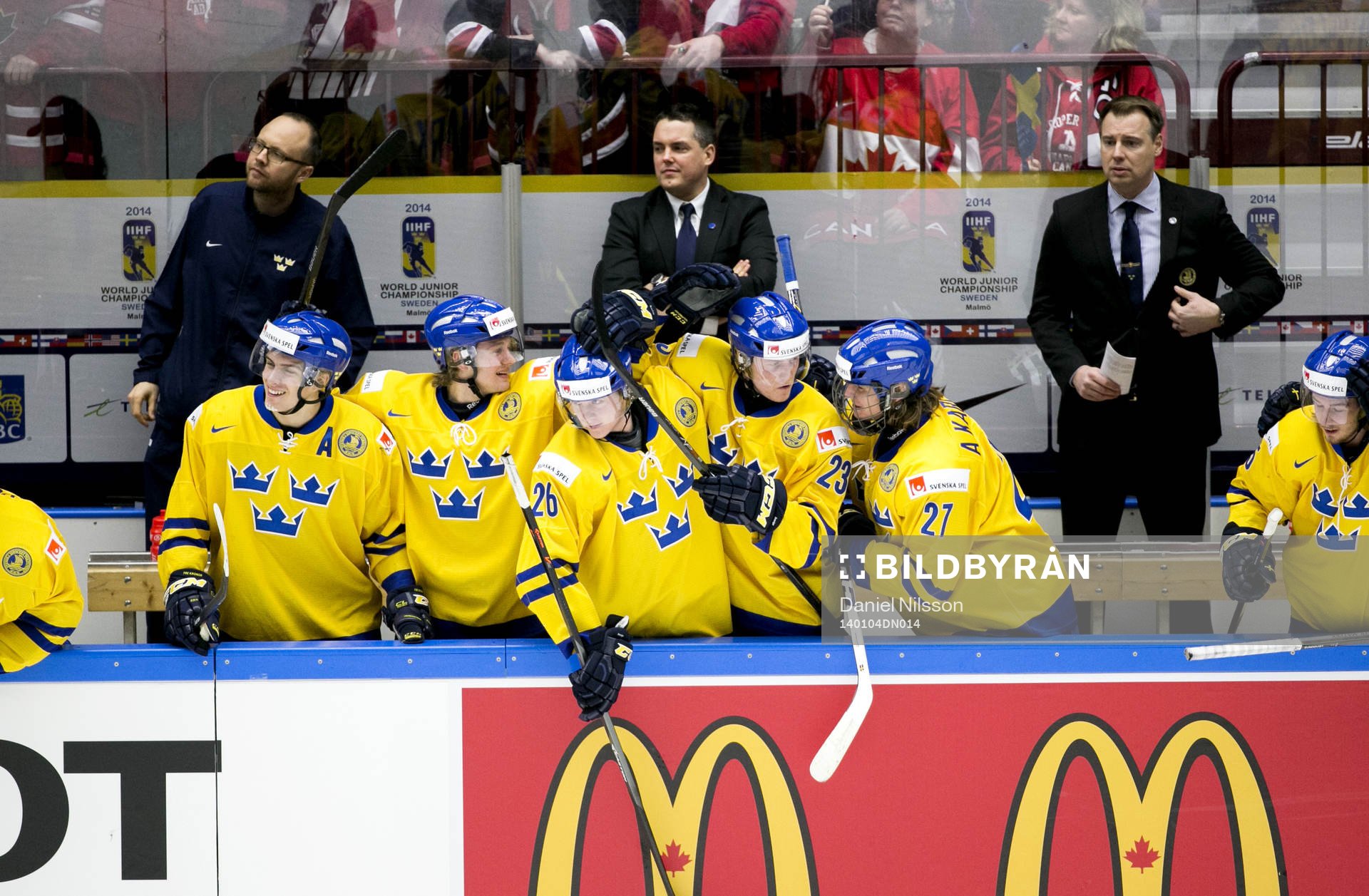 Jubel på svenska bänken sedan Sveriges Filip Forsberg har