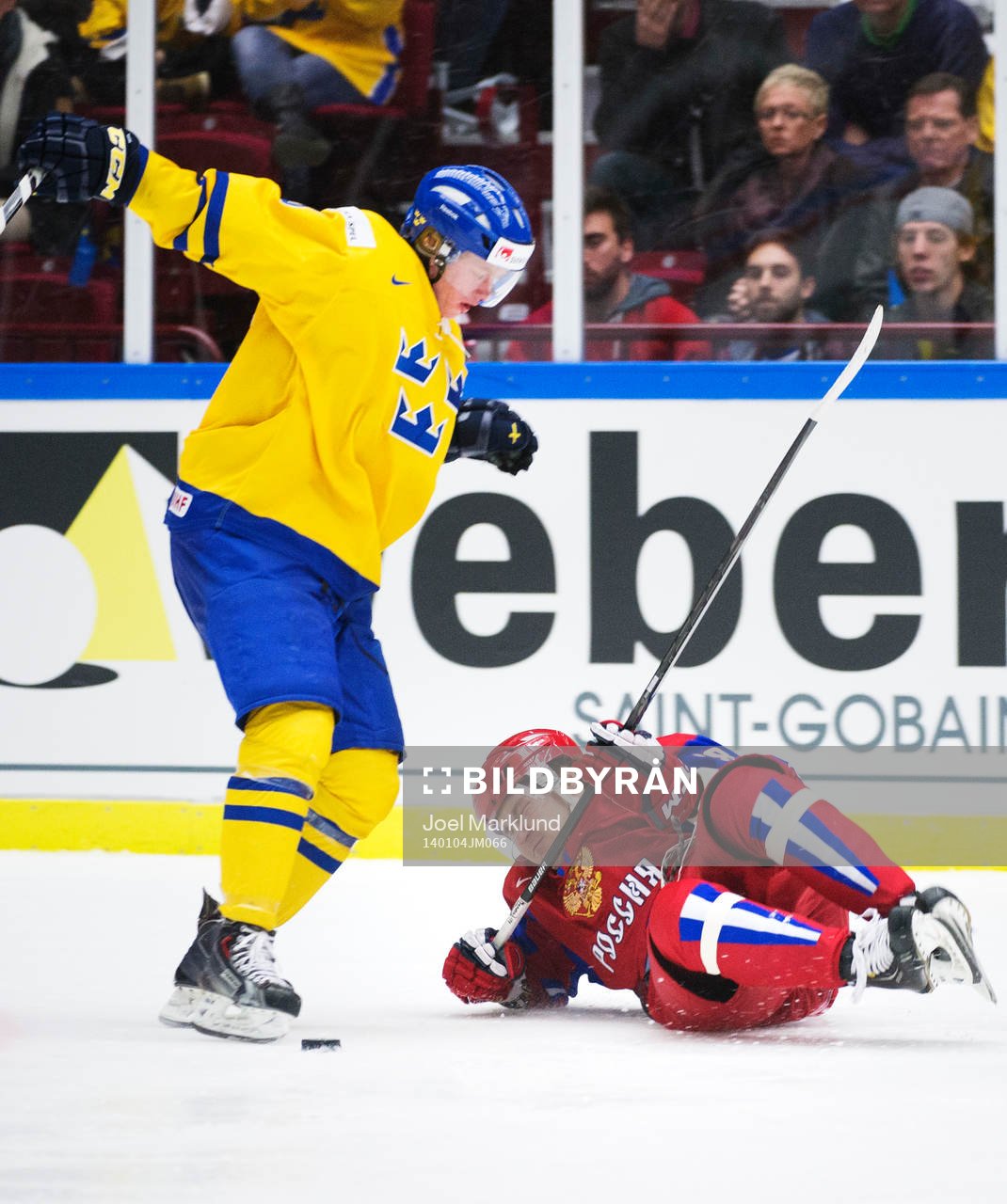 Sveriges Gustav Olofsson ser Rysslands Vyacheslav Osnovin