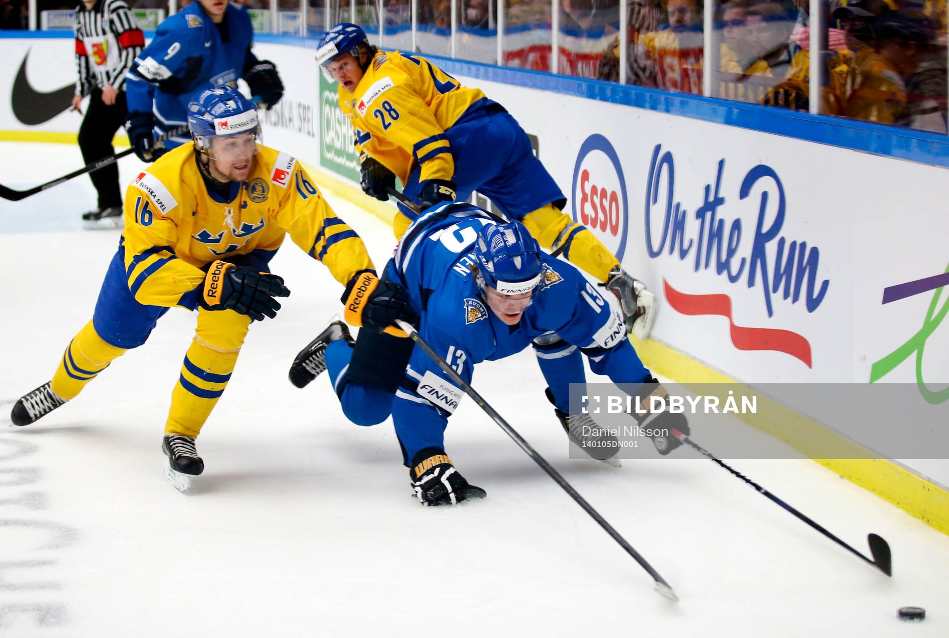 Sveriges Filip Forsberg och Lucas Wallmark och Finlands