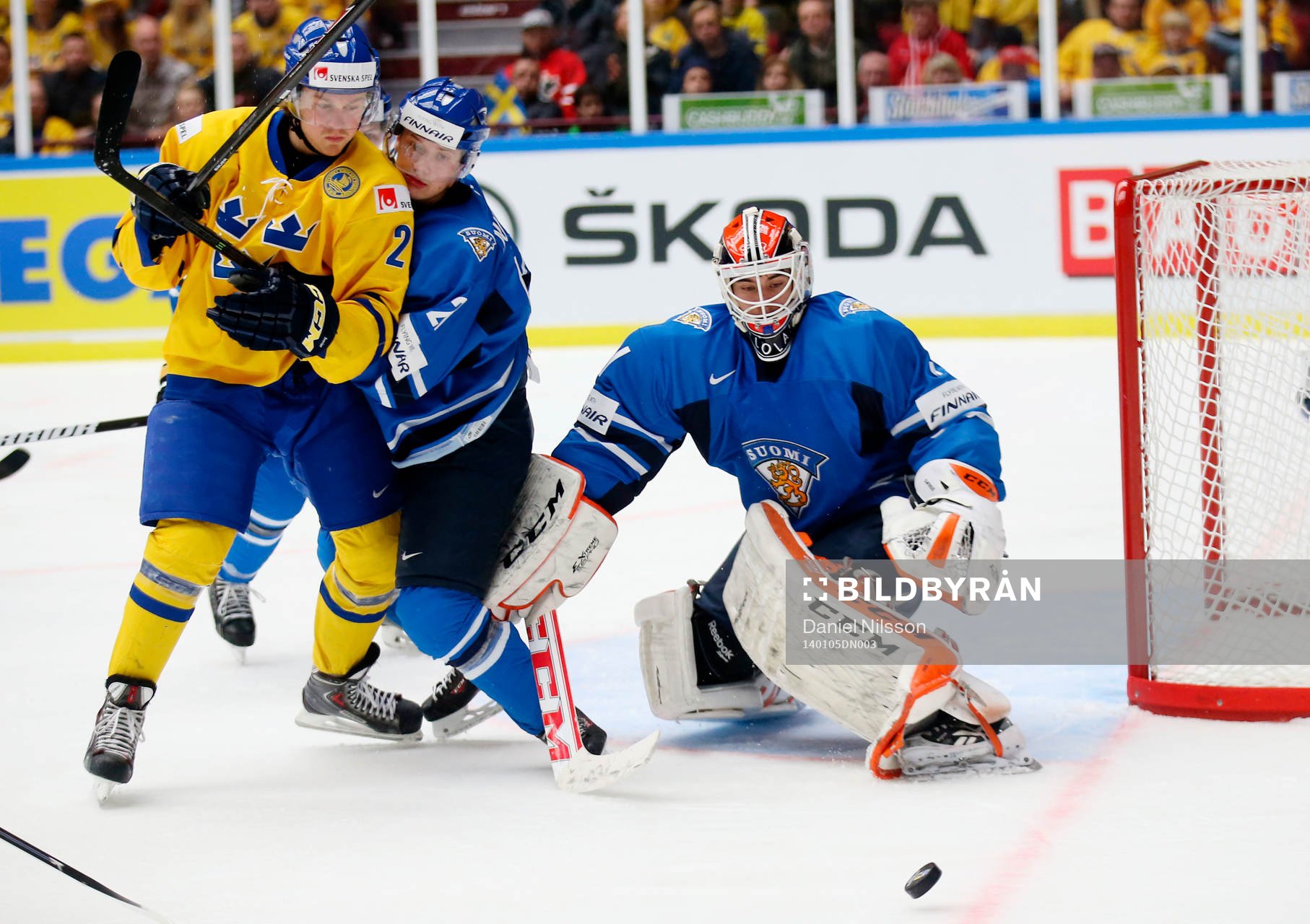 Sveriges Lucas Wallmark  och Finlands målvakt Juuse Saros
