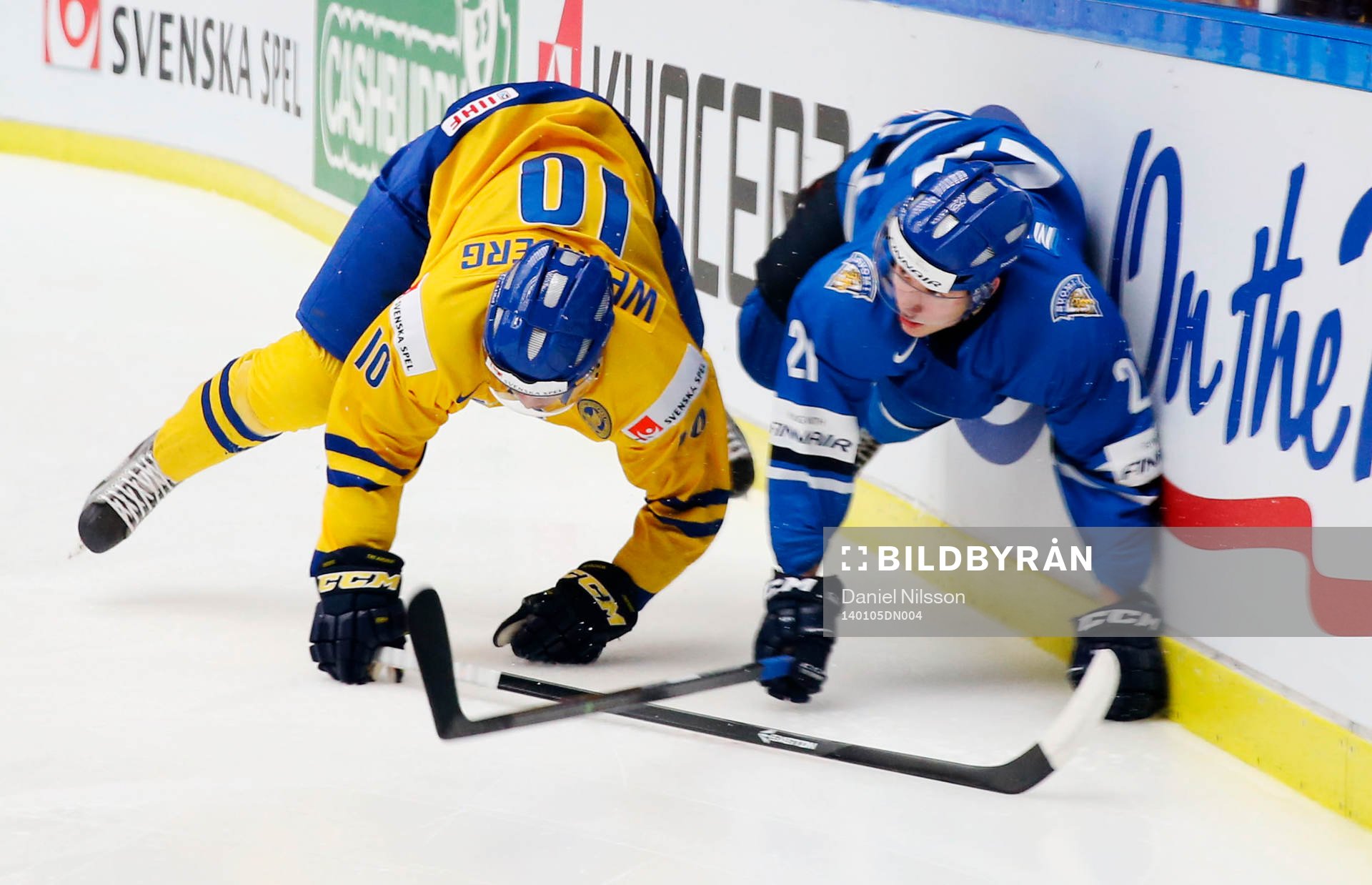 Sveriges Alexander Wennberg  och Finlands  Aleksi Mustonen