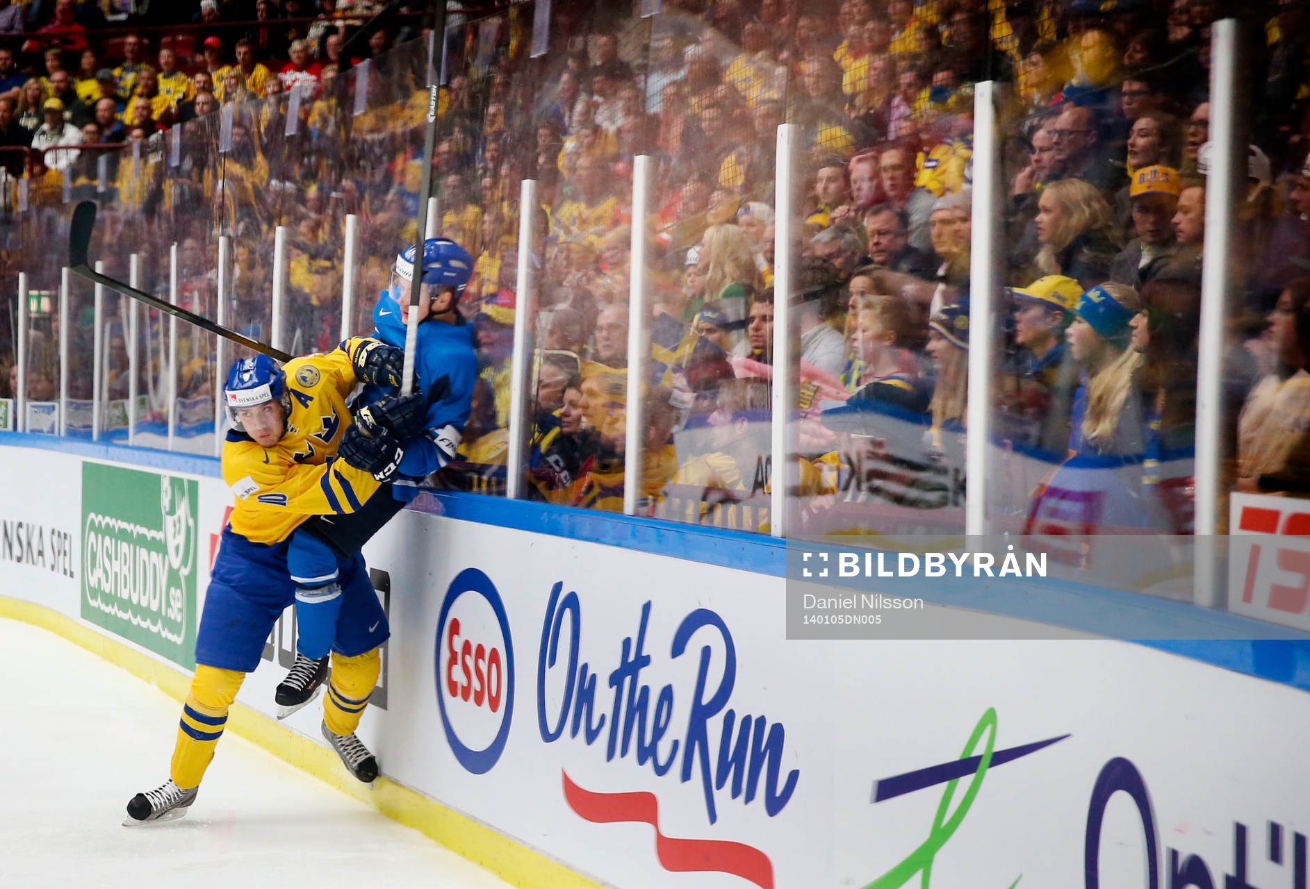 Sveriges Alexander Wennberg  och Finlands  Aleksi Mustonen