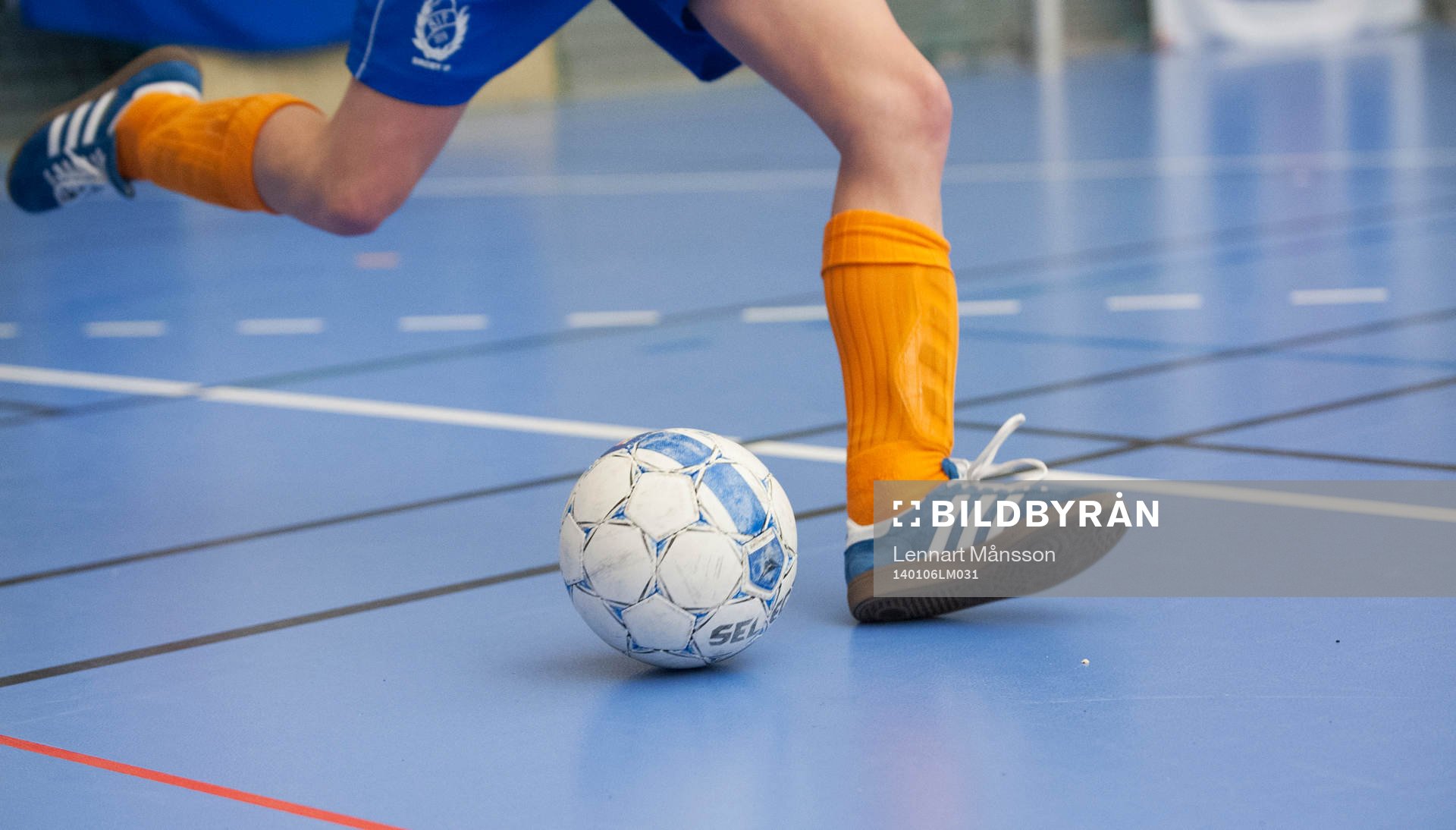Närkamp, tillslag på boll, teknik, bollbehandling i