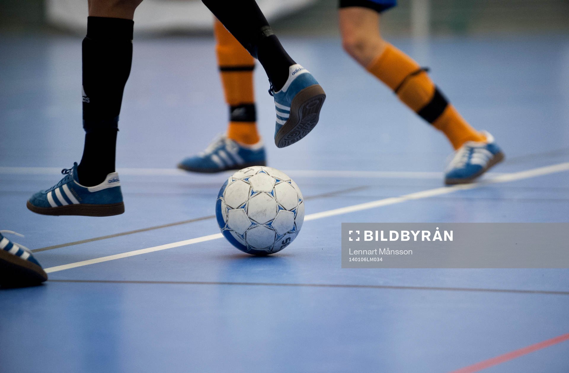 Närkamp, tillslag på boll, teknik, bollbehandling i