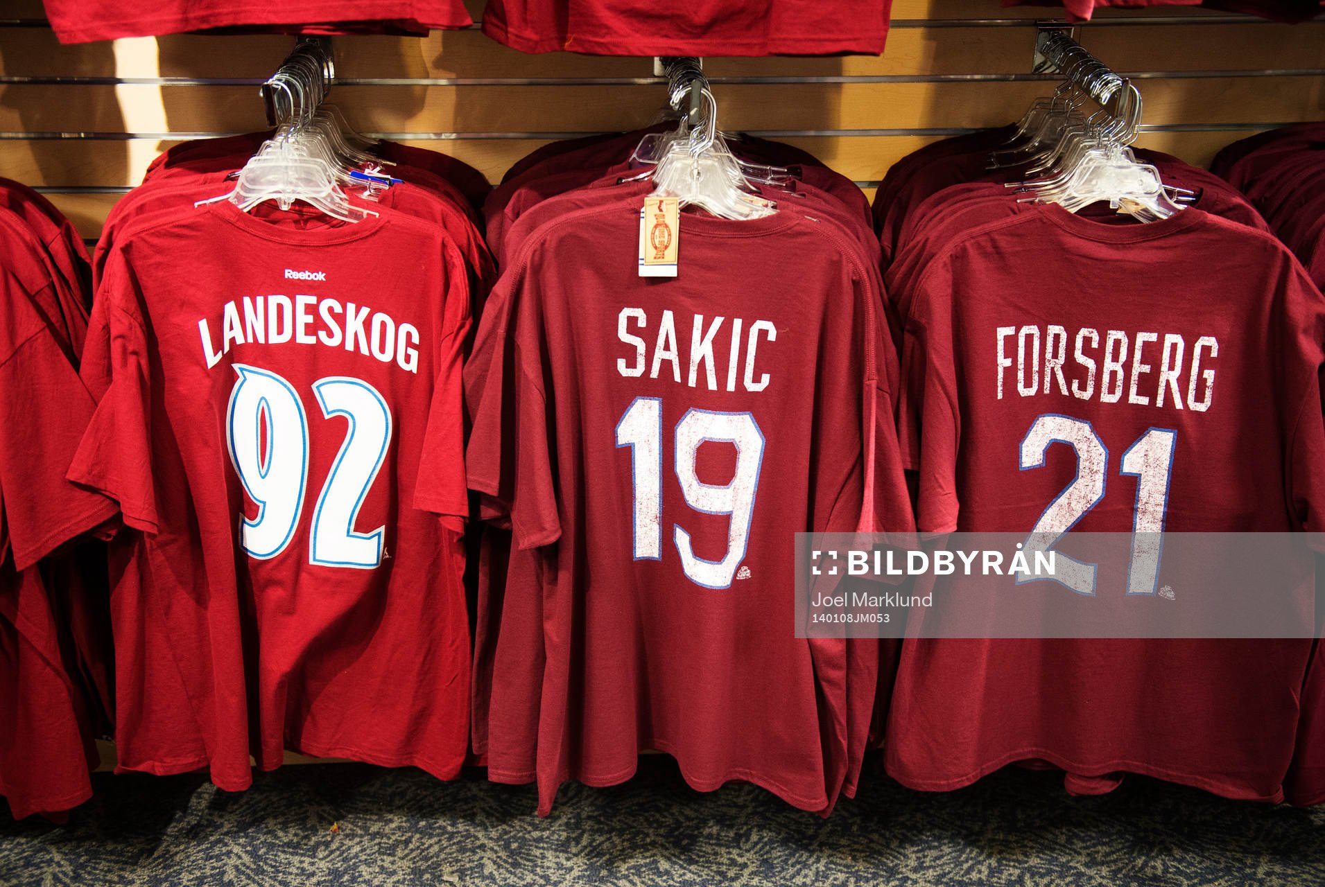 Tröjor för Gabriel Landeskog, Joe Sakic och Peter