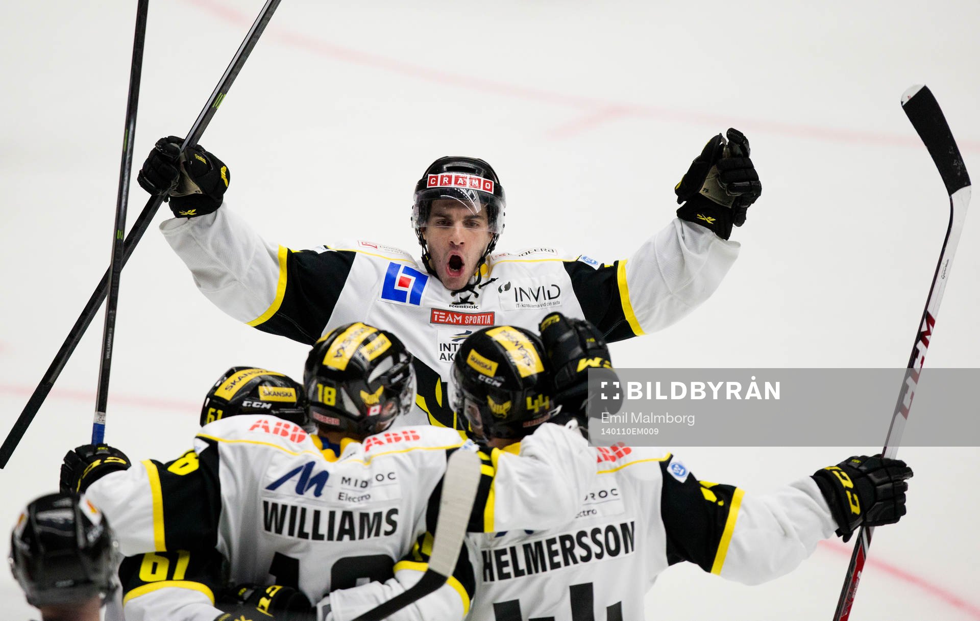 Jubel i Västerås vid 2-0