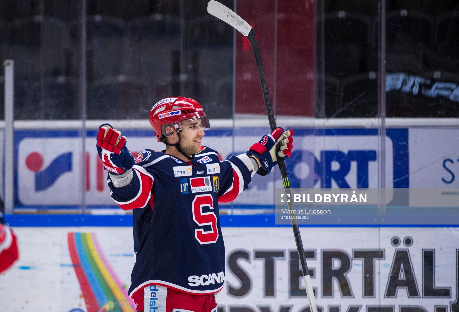 Södertäljes Mike Bergin jublar