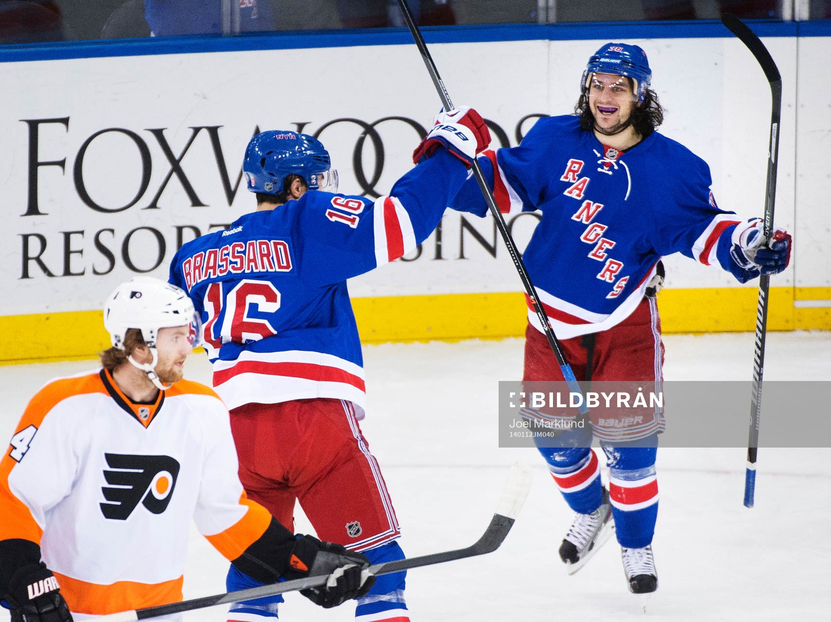 New Yorks Derick Brassard och Mats Zuccarello jublar