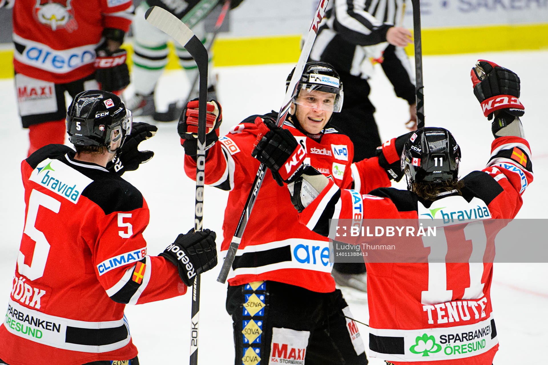 Malmö Redhawks Fredrik Storm (mitten) firar han gjort 3-0
