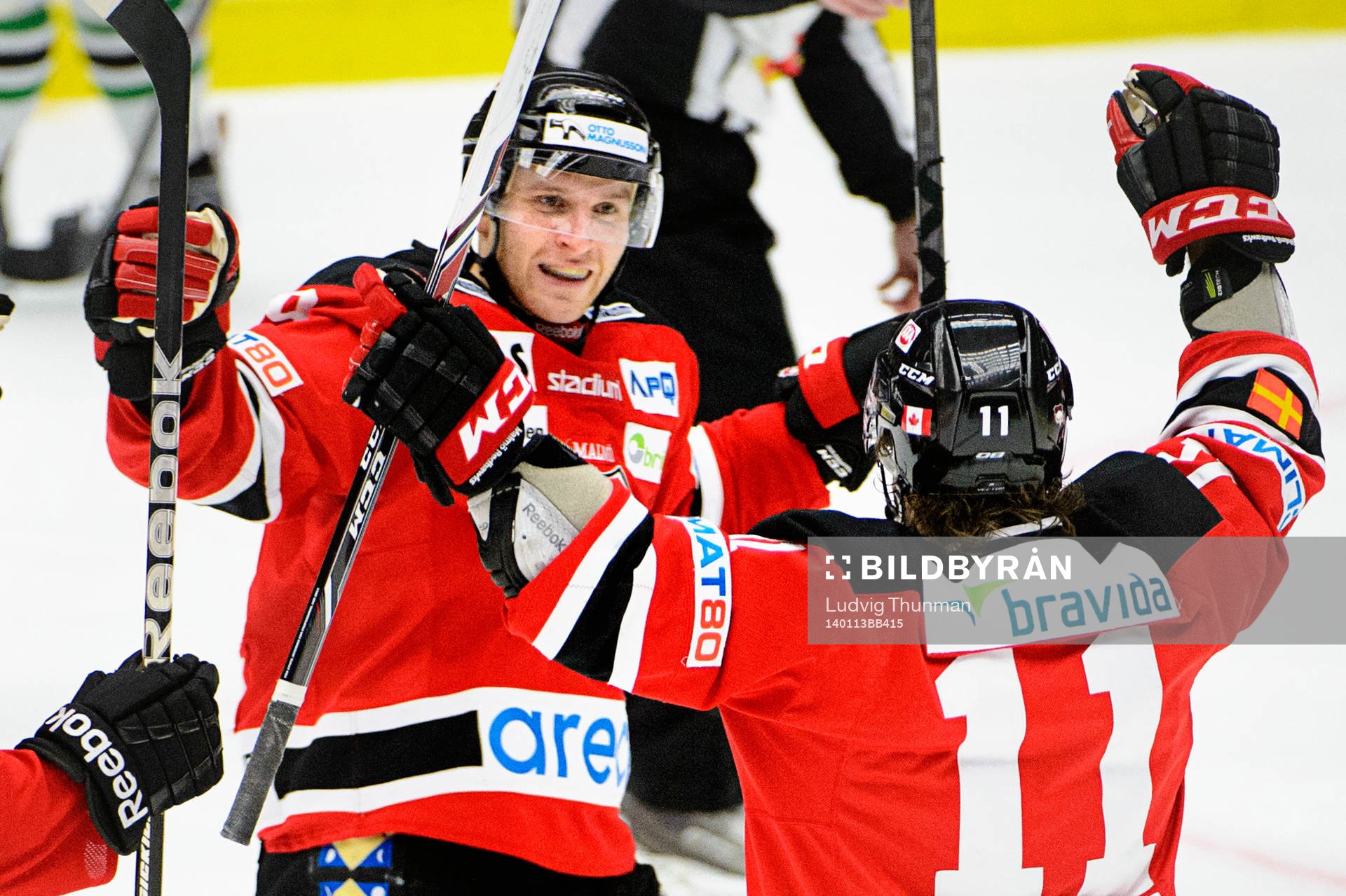 Malmö Redhawks Fredrik Storm (mitten) firar han gjort 3-0