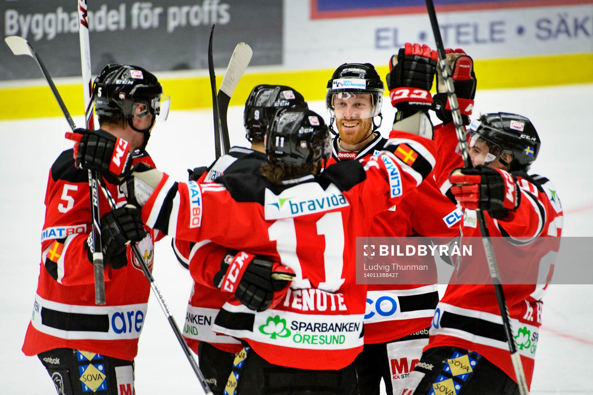 Malmö Redhawks firar 3-0 genom Fredrik Storm