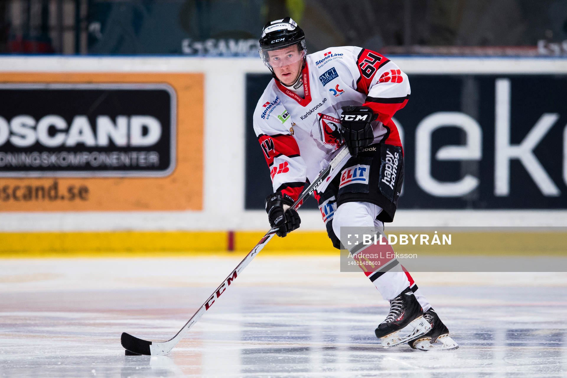 Karlskronas Jonathan Pudas med pucken
