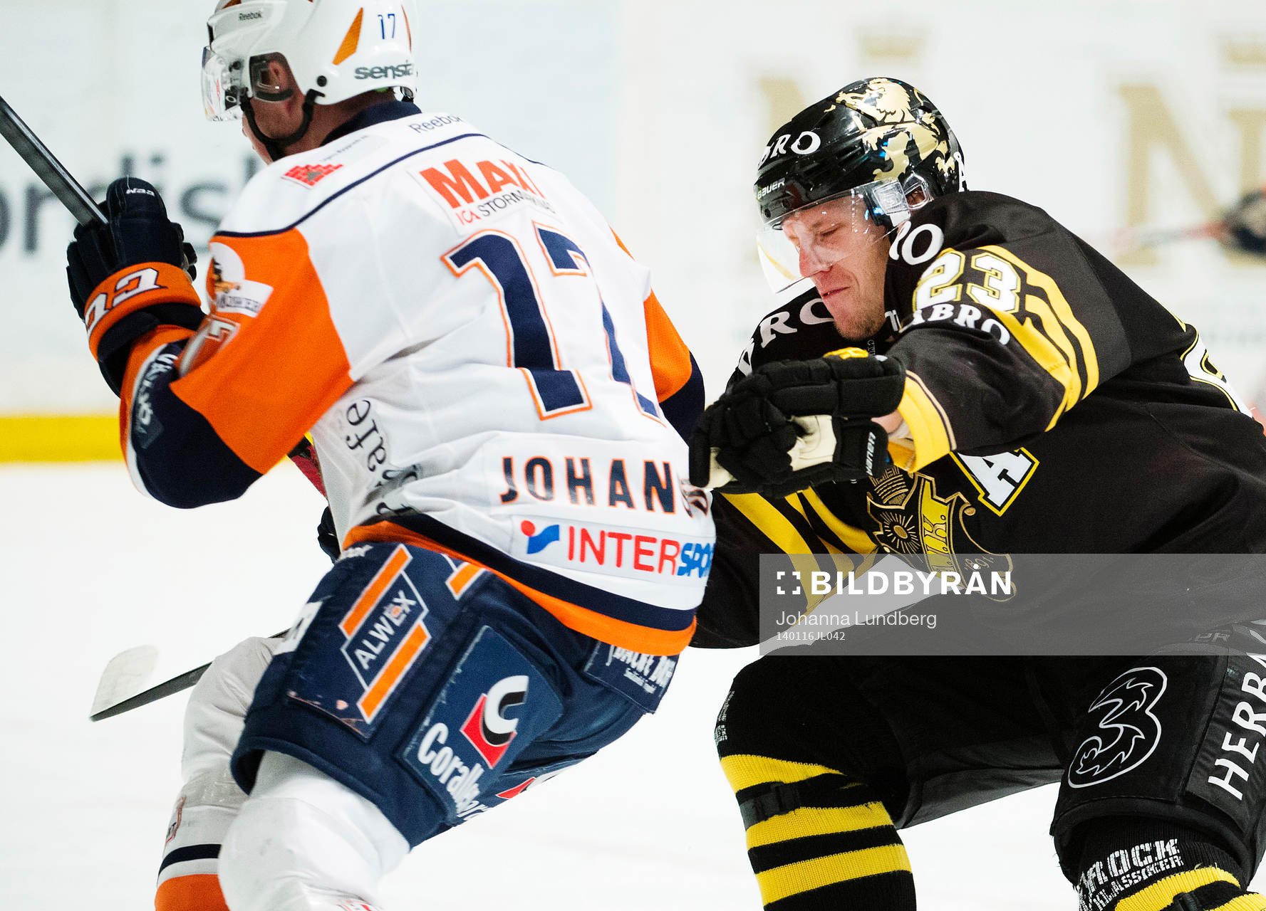 s Jonas Liwing i kamp mot Växjös  Alexander Johansson