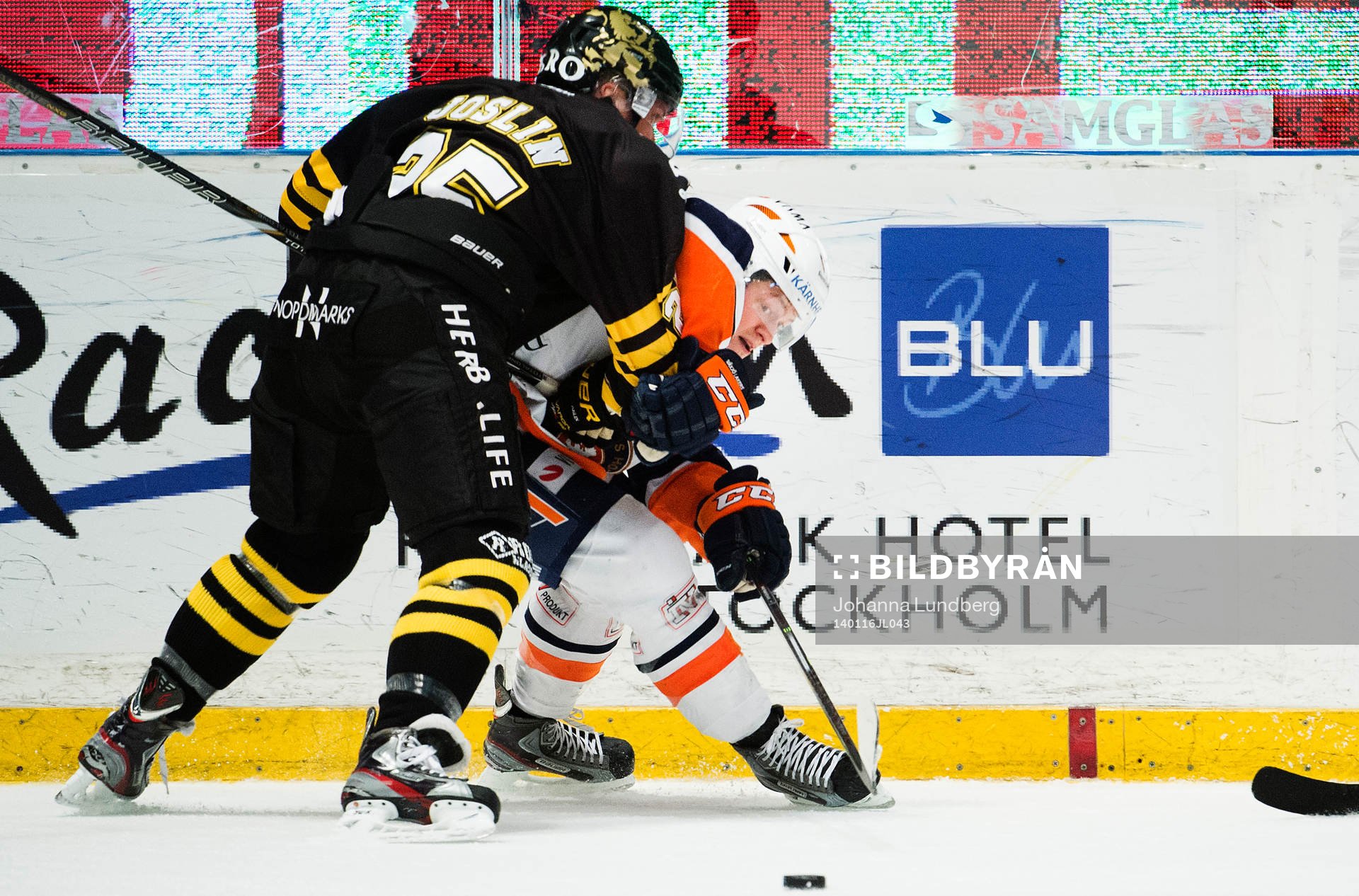 s Derek Joslin  trycker till Växjös Rhett Rakhshani